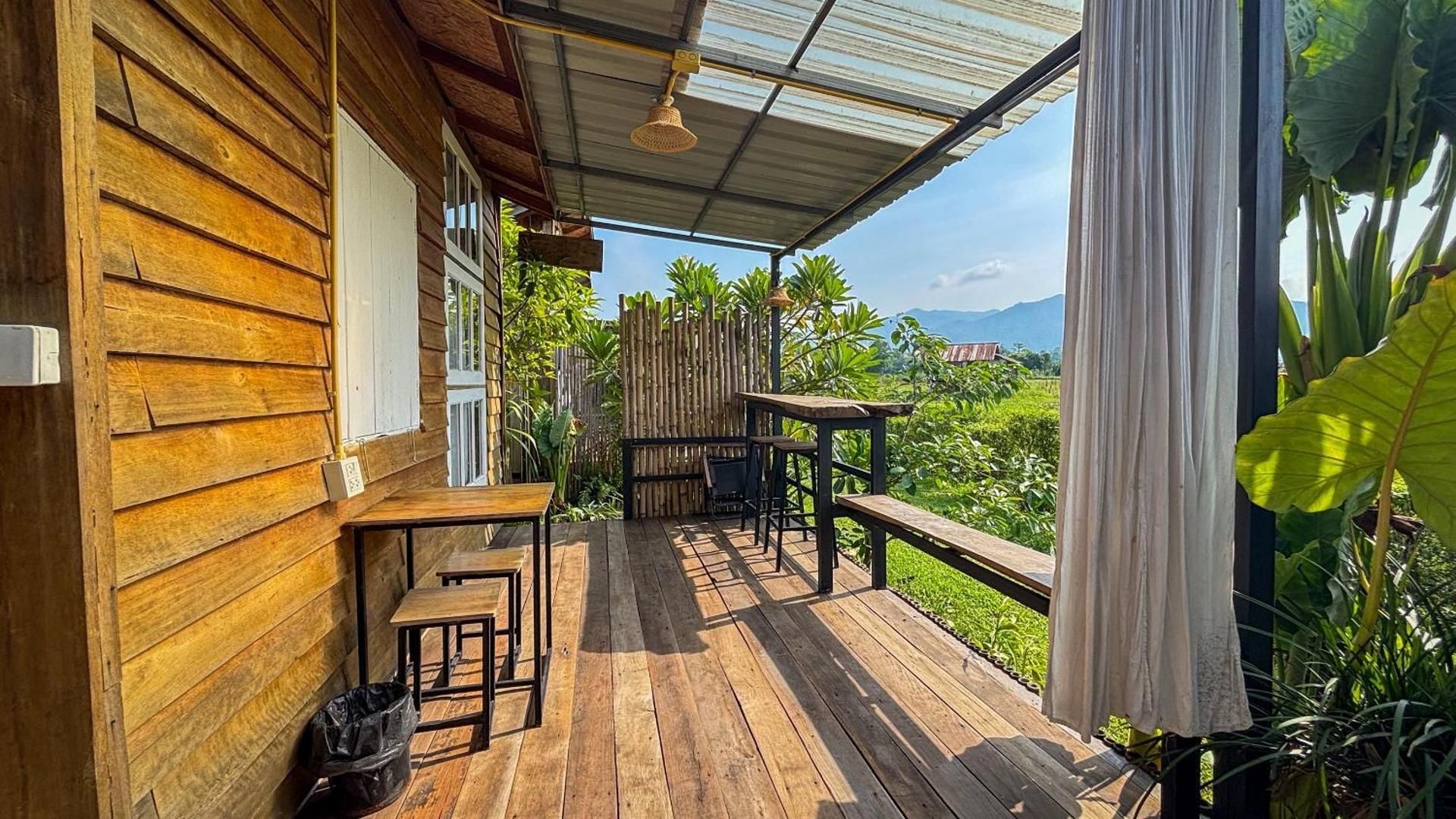 Standard Twin Room with Mountain View