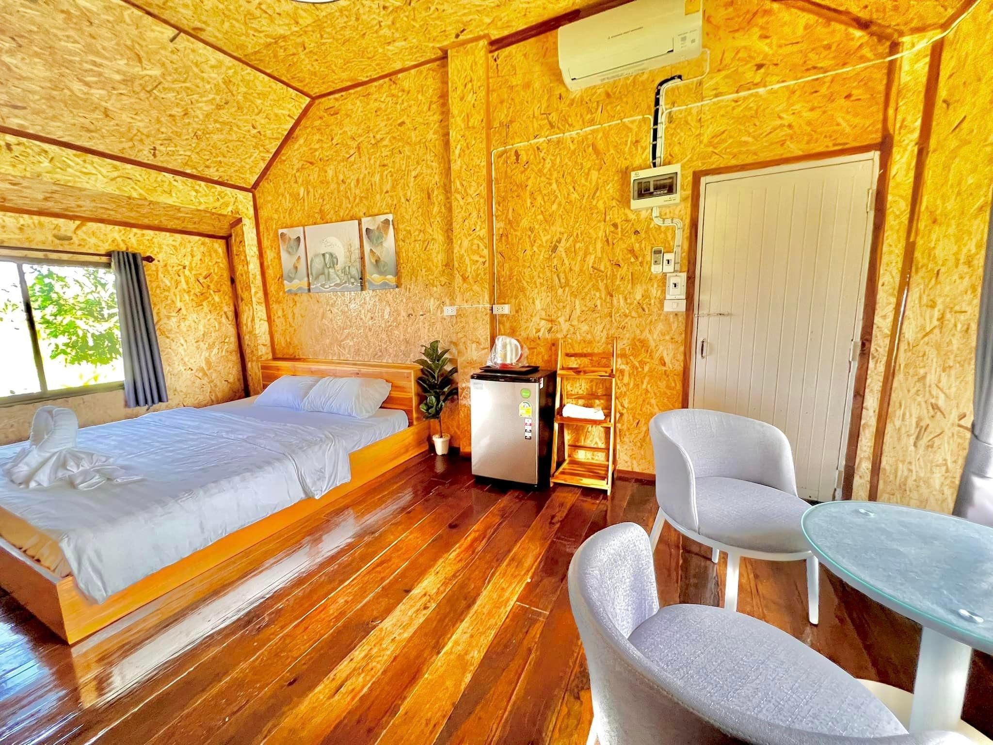 Private Cottage - Pet Friendly