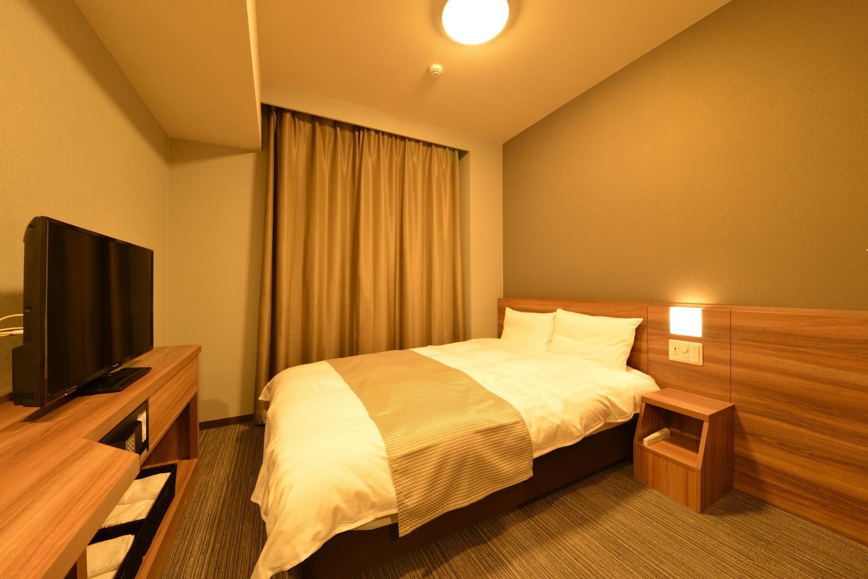 Day Use - Double Room - Non Smoking 8 Hours Between 12:00 and 20:00 (8 hour use only)