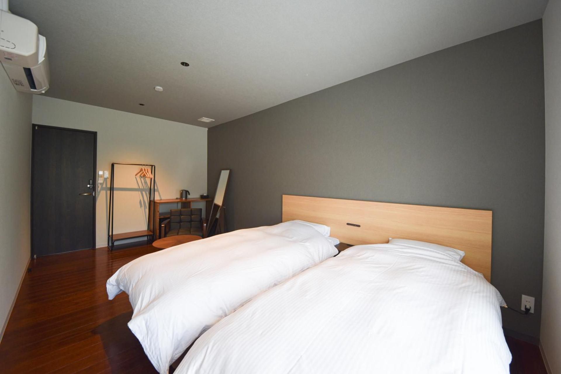 Twin Room with Private External Bathroom