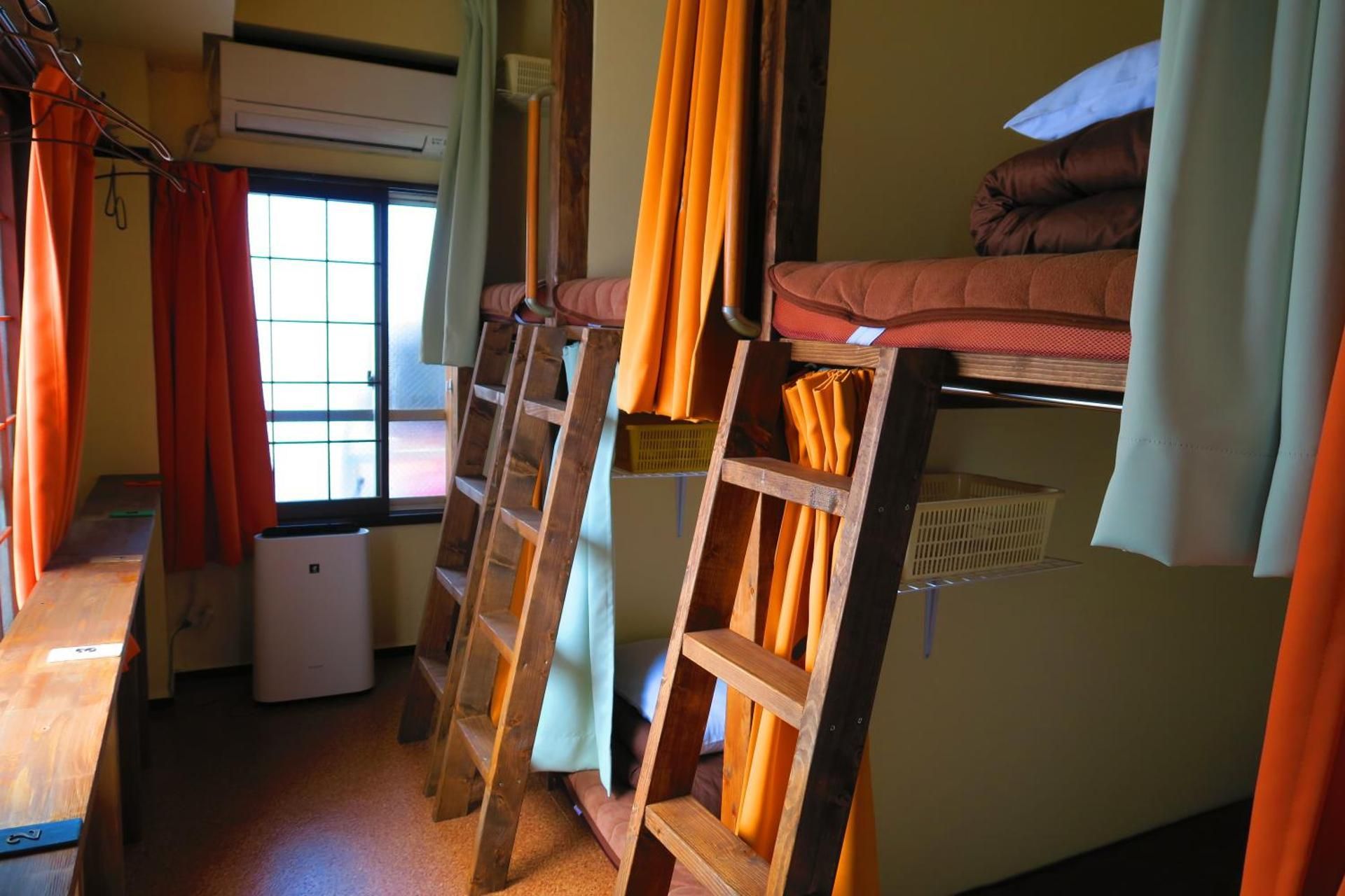 Female Capsule Room