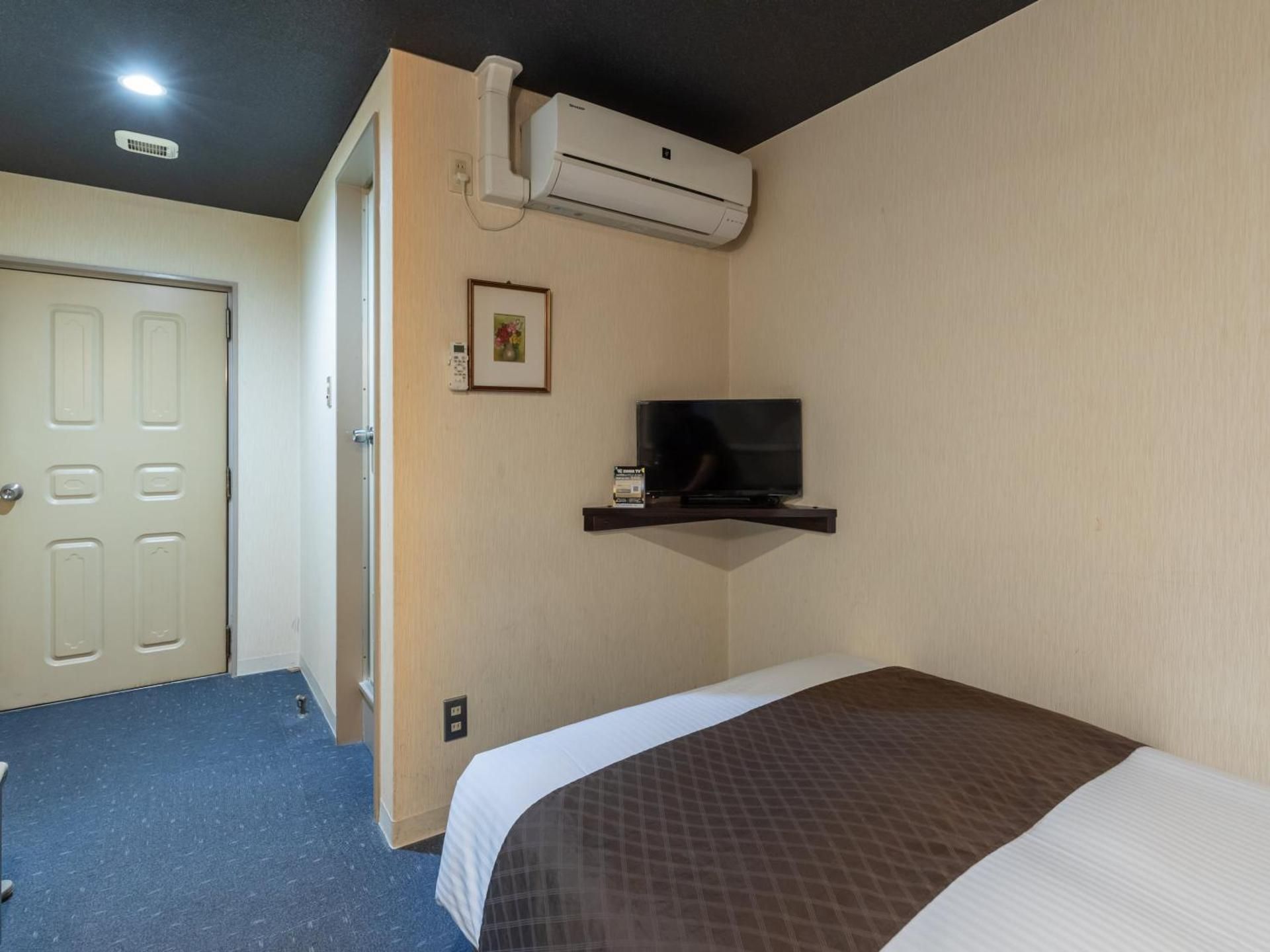 Smoking - Double Room with Small Double Bed