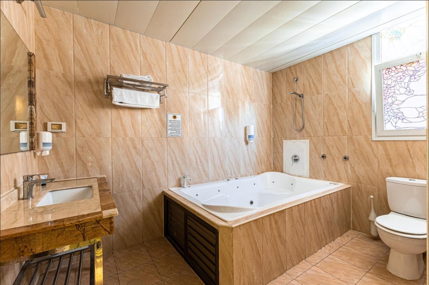 Deluxe Suite with Spa Bath