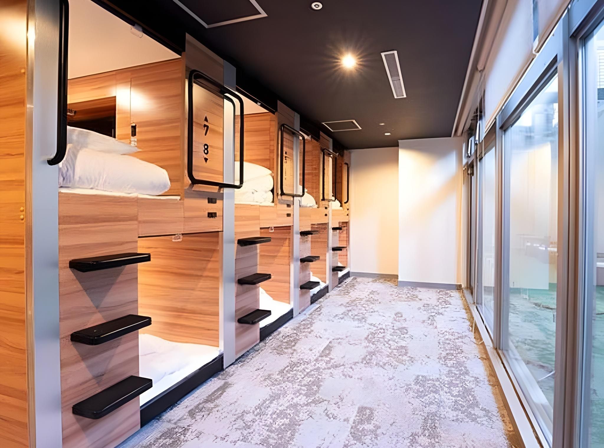 Capsule Room for Male