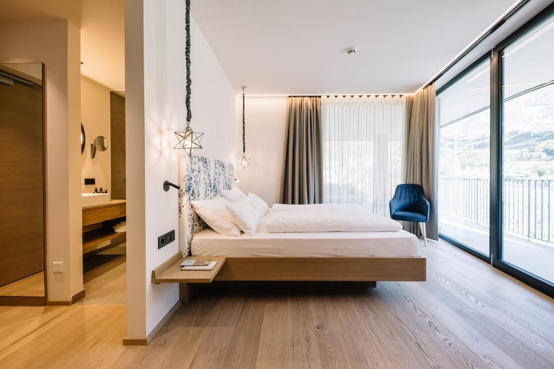Suite with Hot Tub