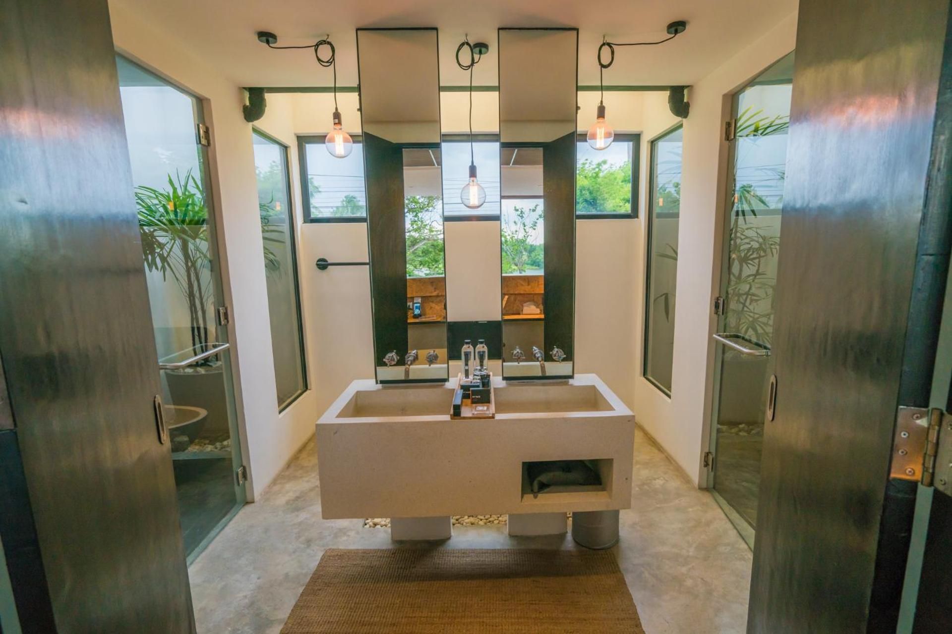 Luxe Cabin Suite