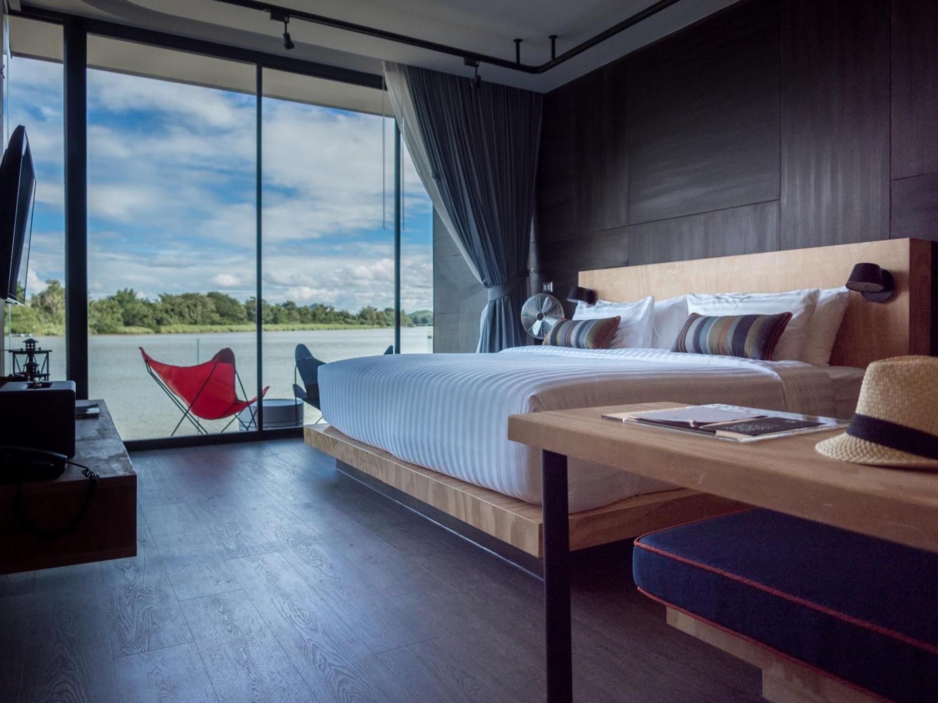 XFloat Cabin - Above 15 Years Old Only
