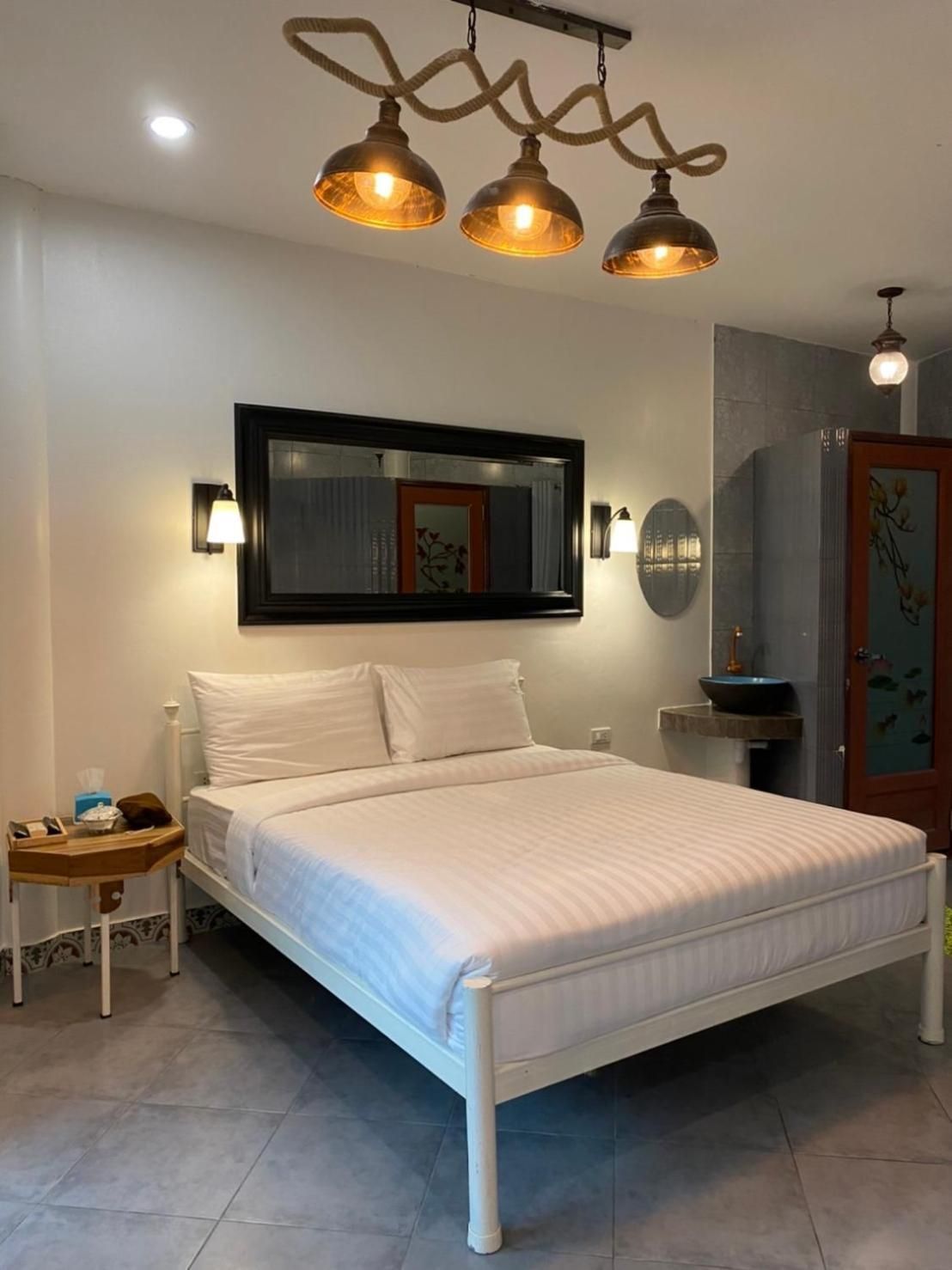 Connecting Room