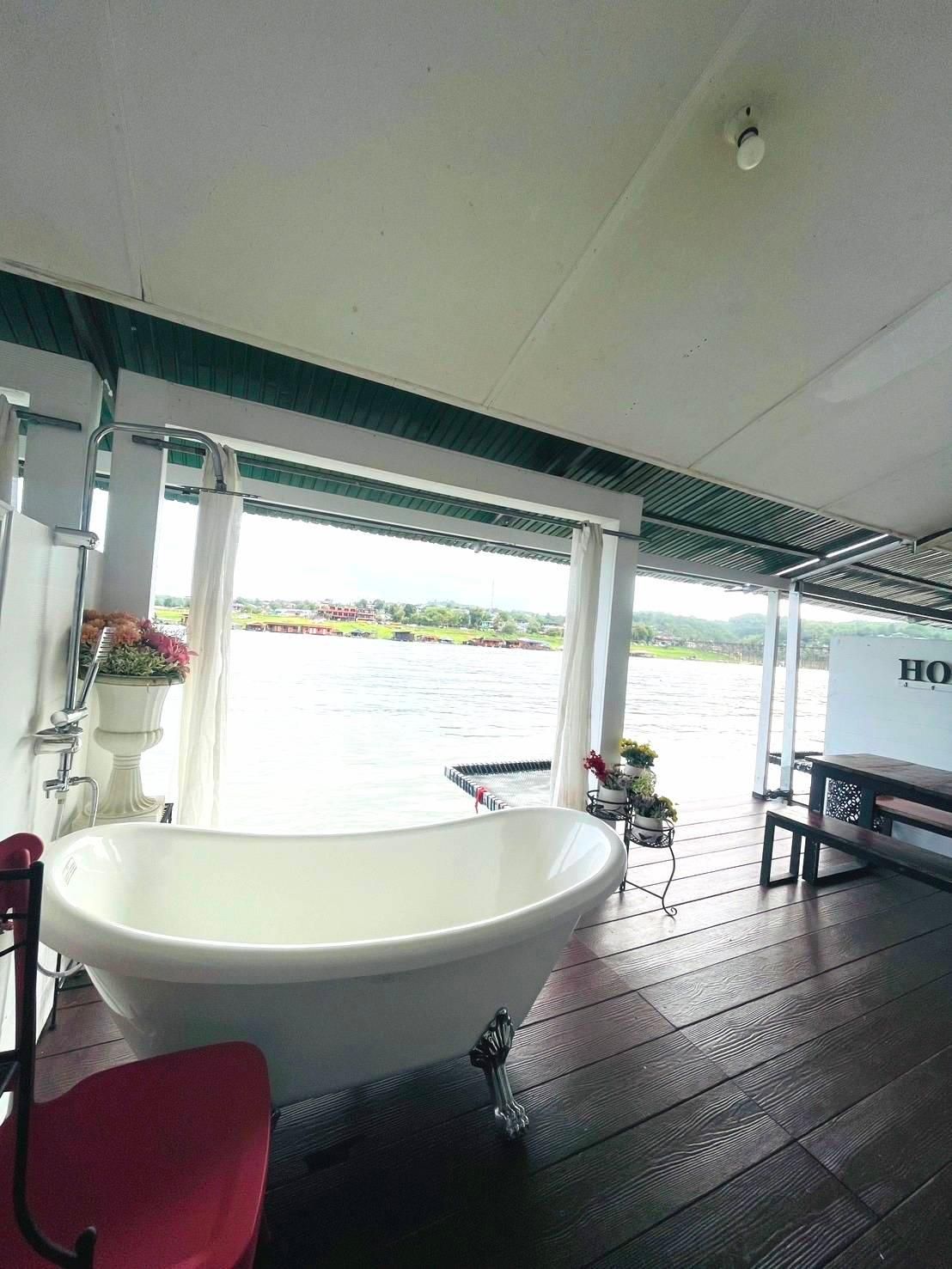 Ingchan Raft River View Deluxe Pool Terrace 3