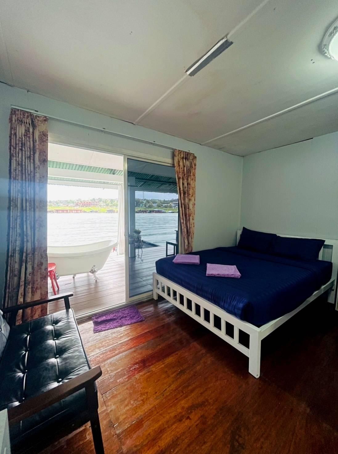 Ingchan Raft River View Deluxe Pool Terrace