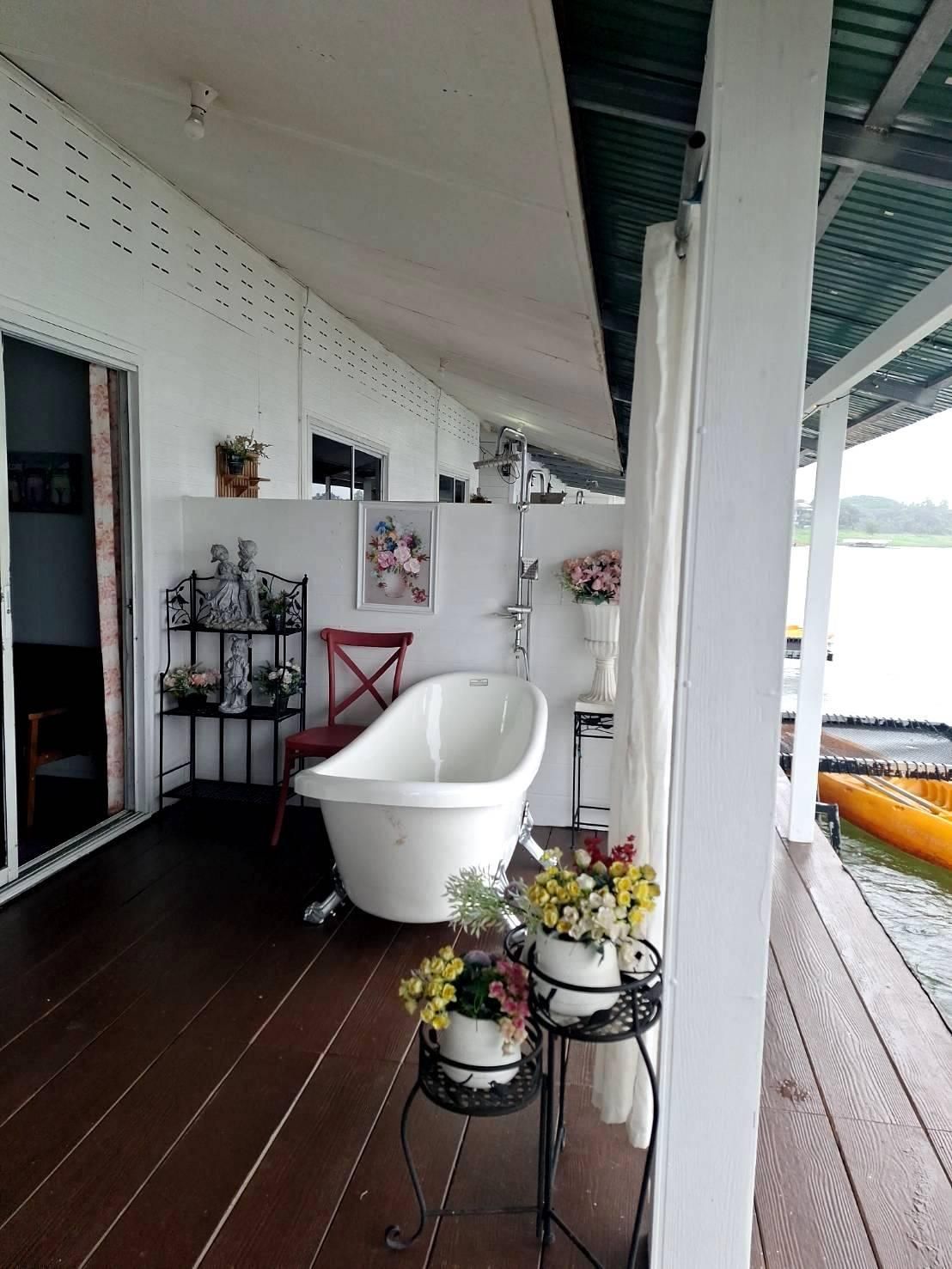 Ingchan Raft River View Deluxe Pool Terrace 2