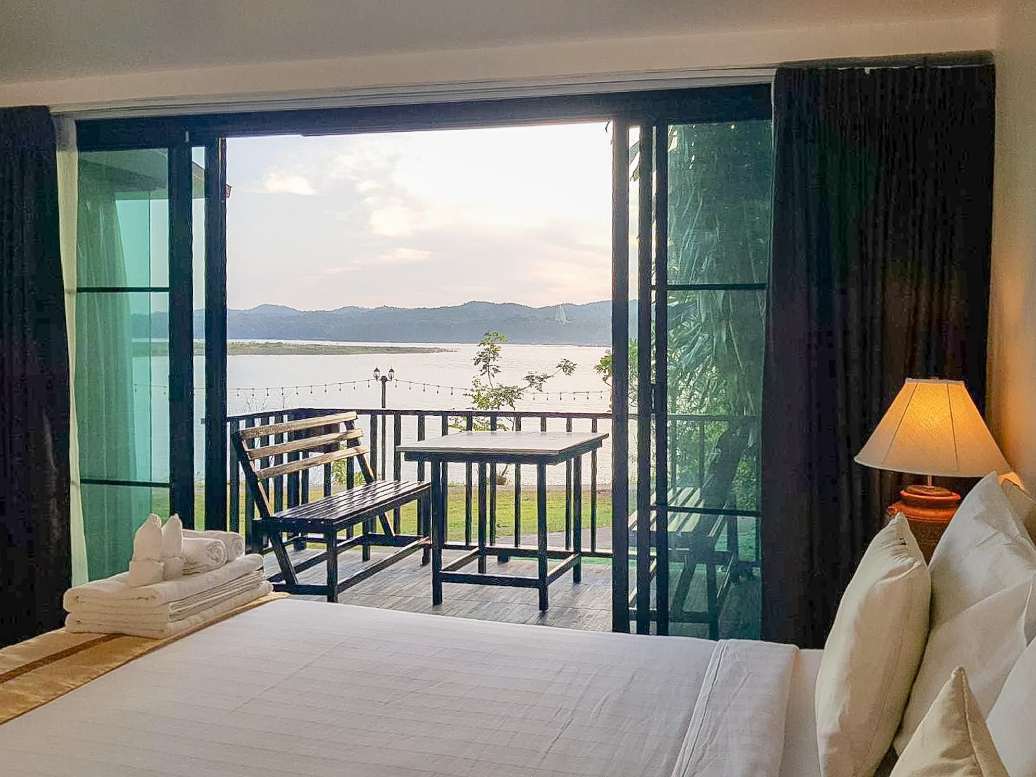 Deluxe Double River View