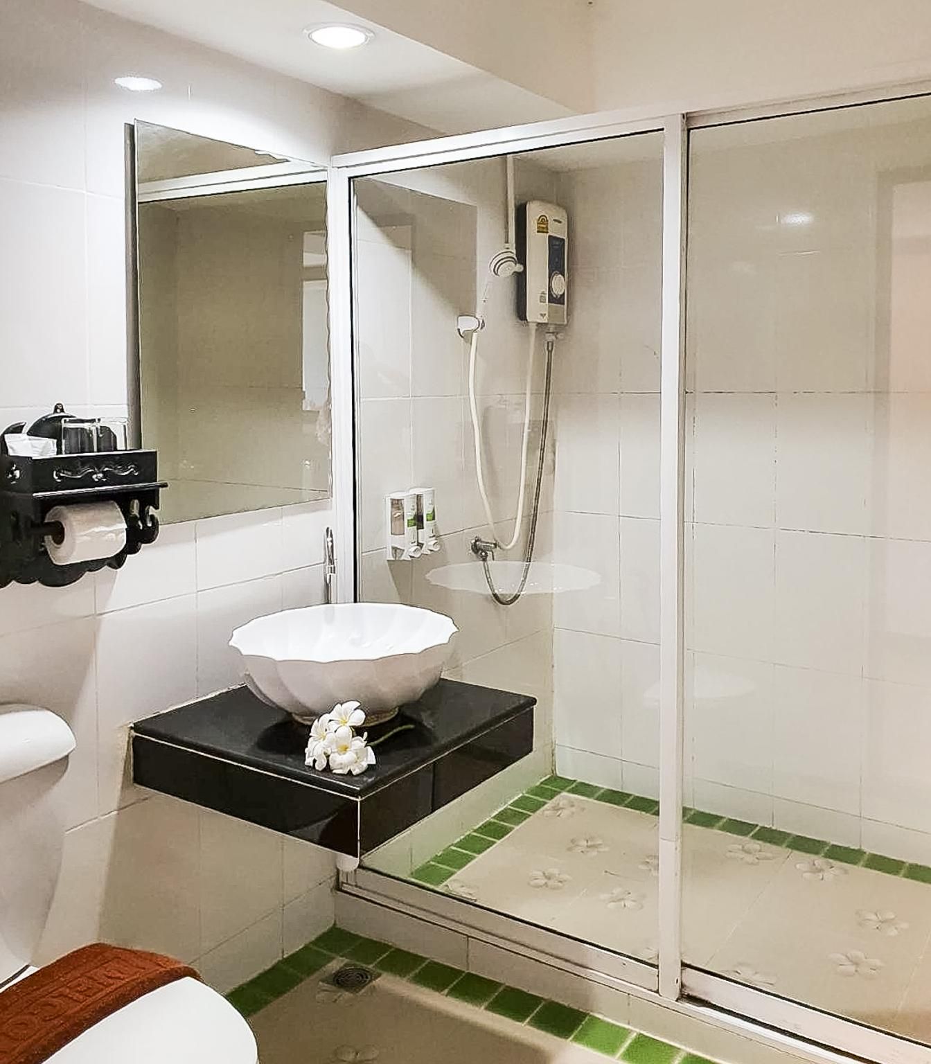 Phornpailin Riverside Resort Superior Riverfront Room 3