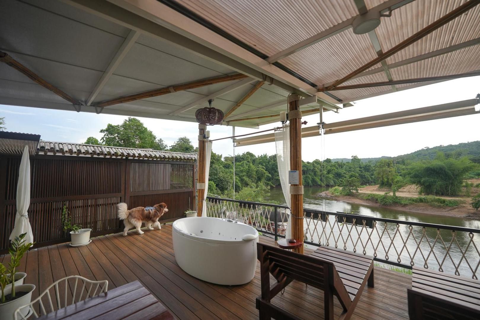 U HAUS TRAIN CABIN RESORT Deluxe King Room 2