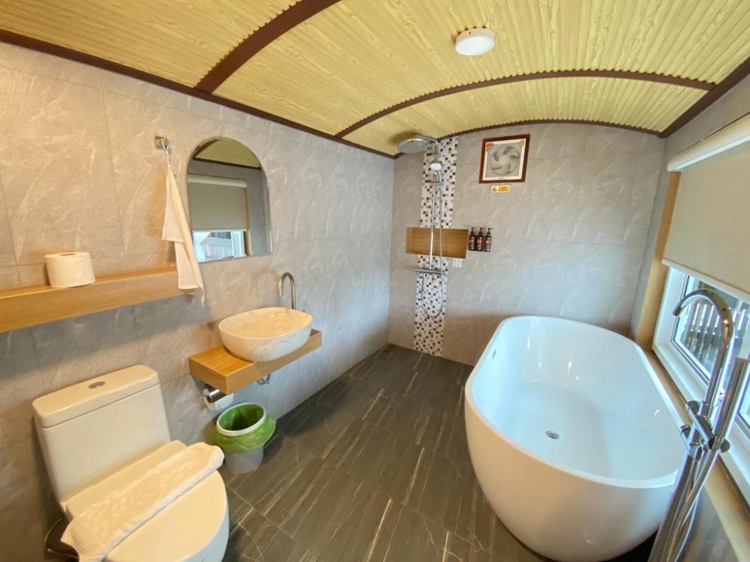U HAUS TRAIN CABIN RESORT Triple Room 2