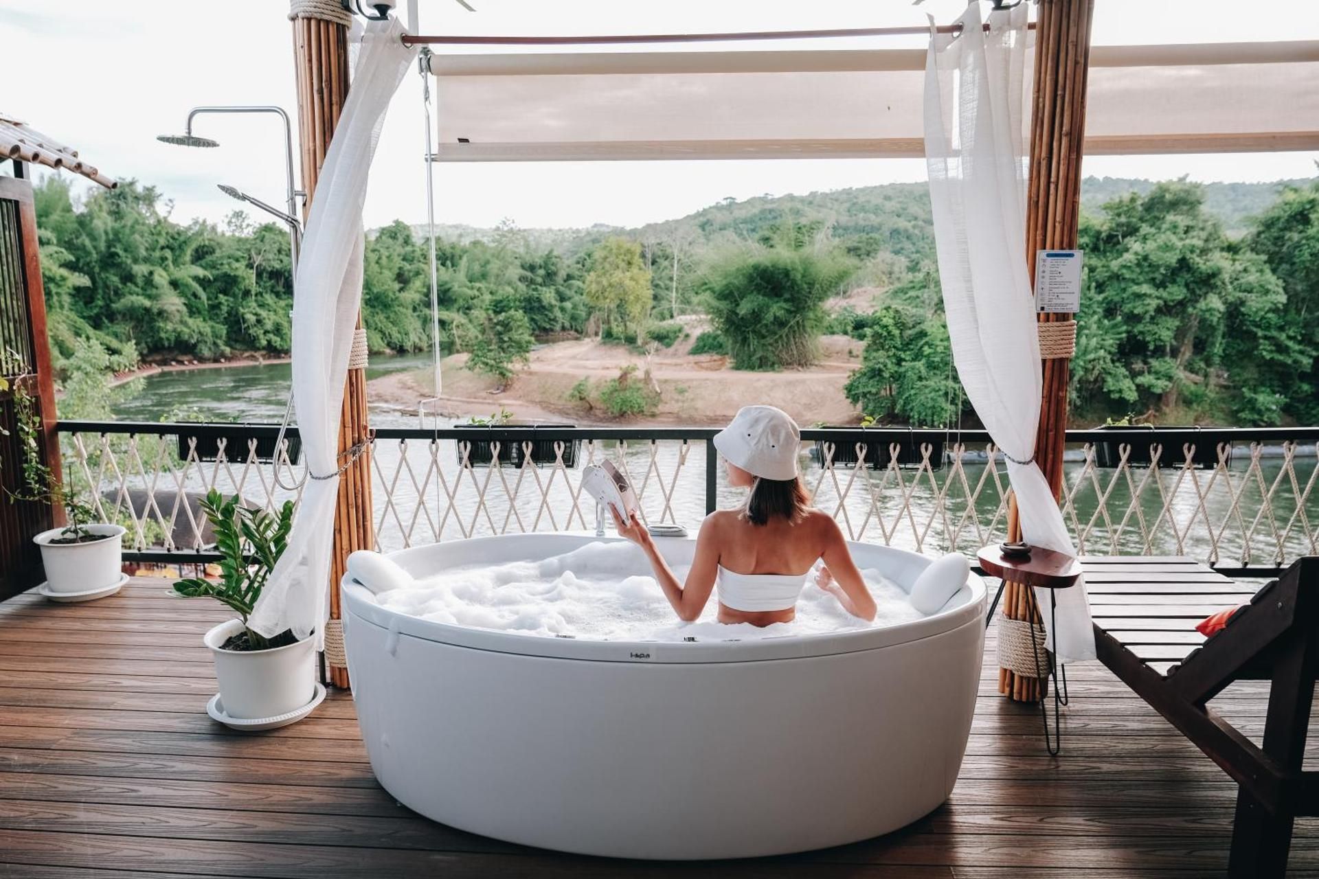 U HAUS TRAIN CABIN RESORT Deluxe King Room 3