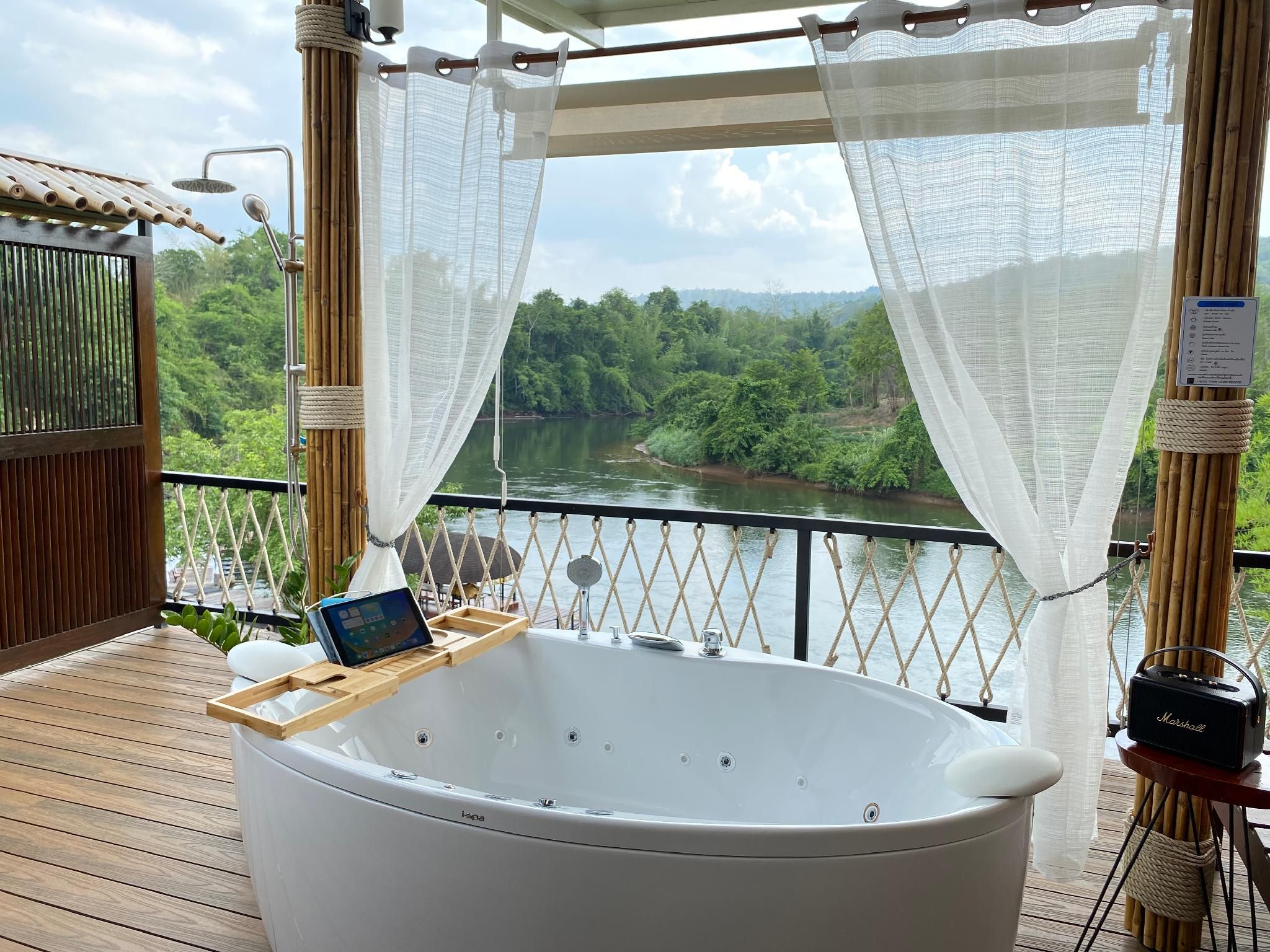 U HAUS TRAIN CABIN RESORT Honeymoon Duplex Suite 3