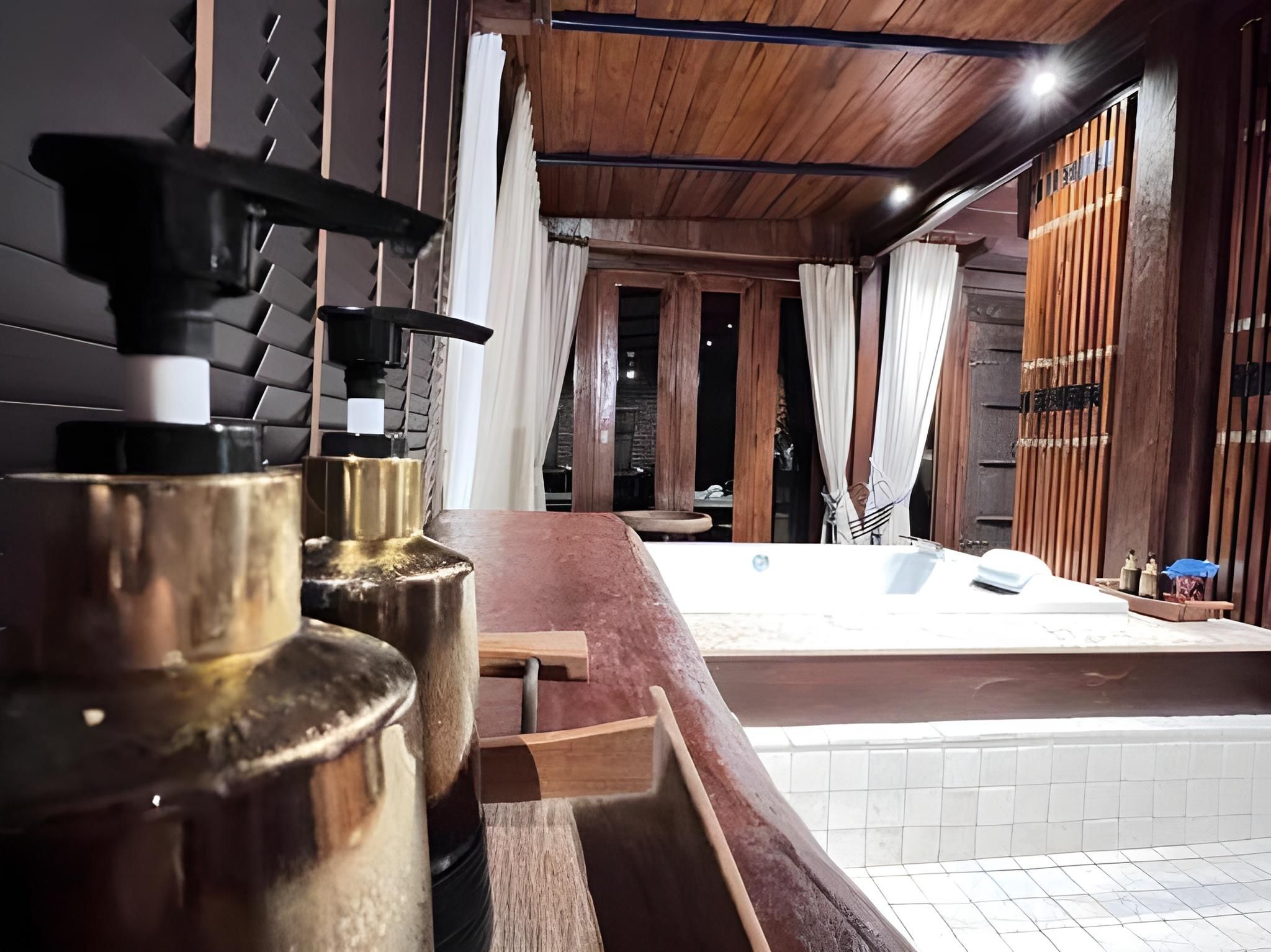Kawarin Riverfront Suite