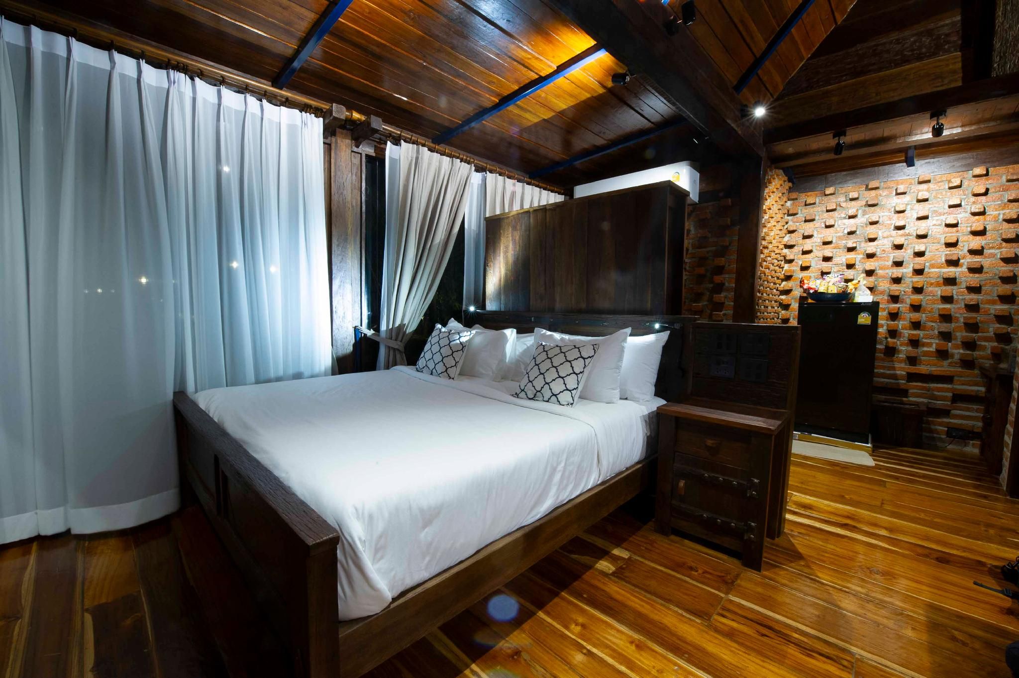 Kawarin Riverfront Suite