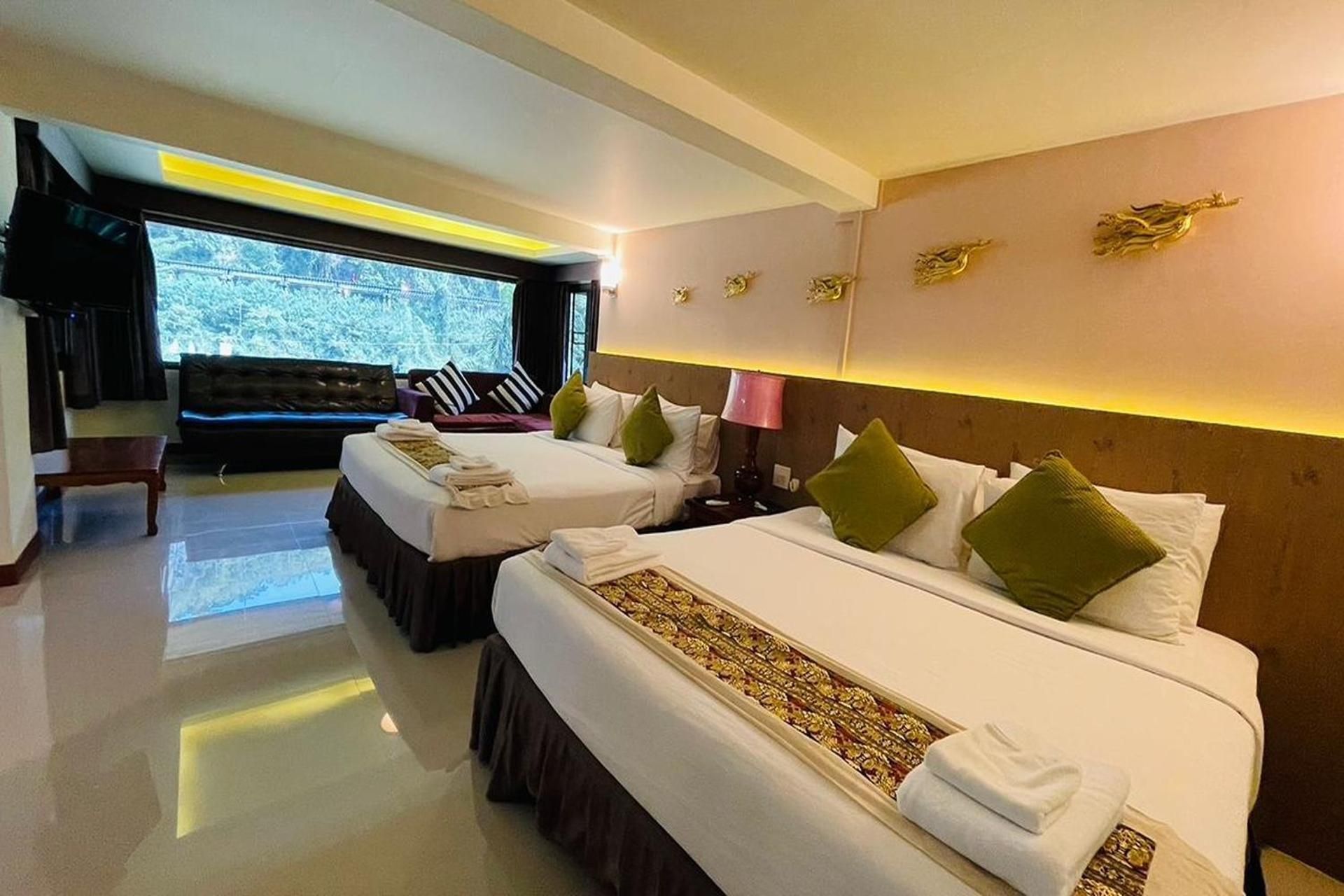 Deluxe Family Room