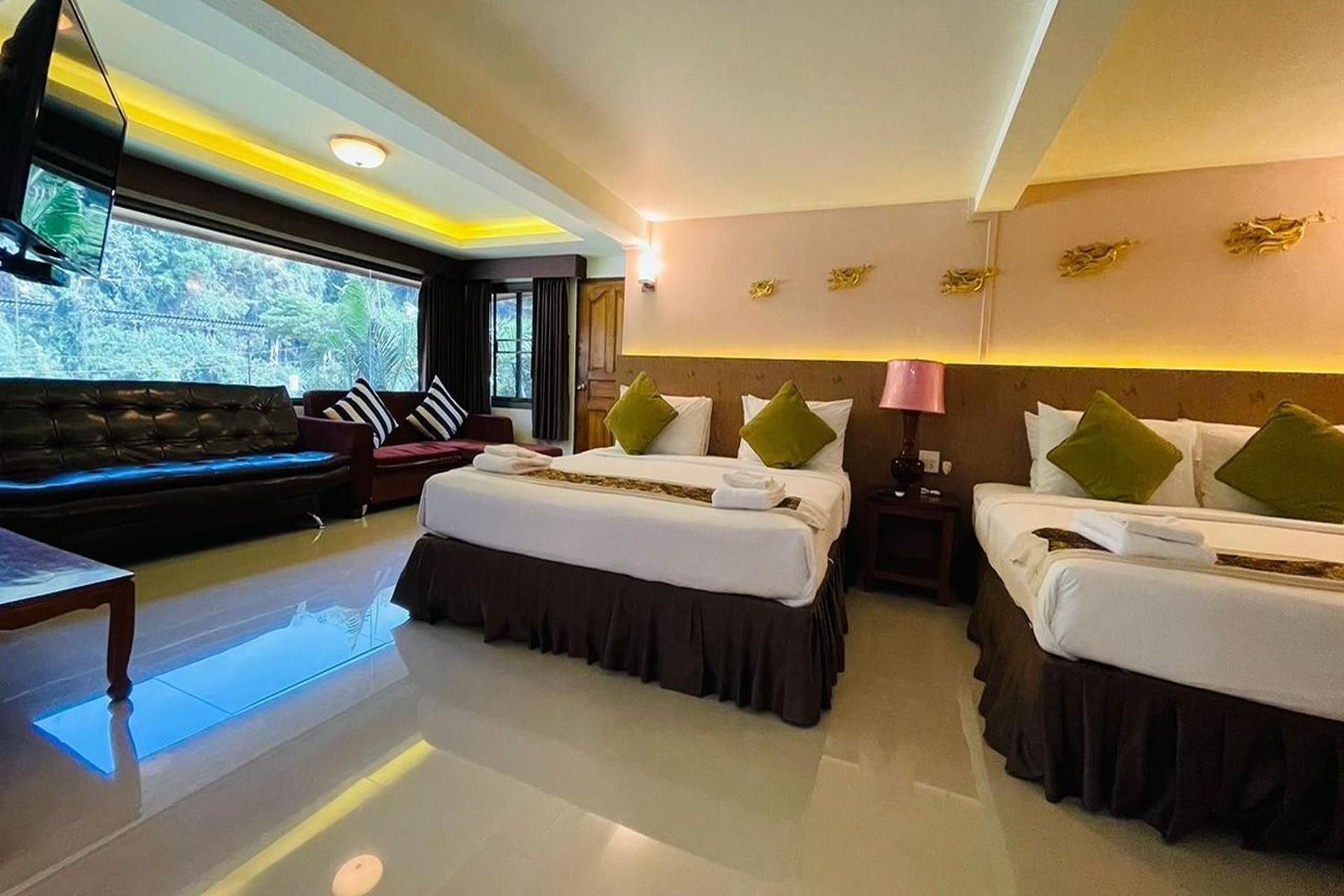 Deluxe Family Room