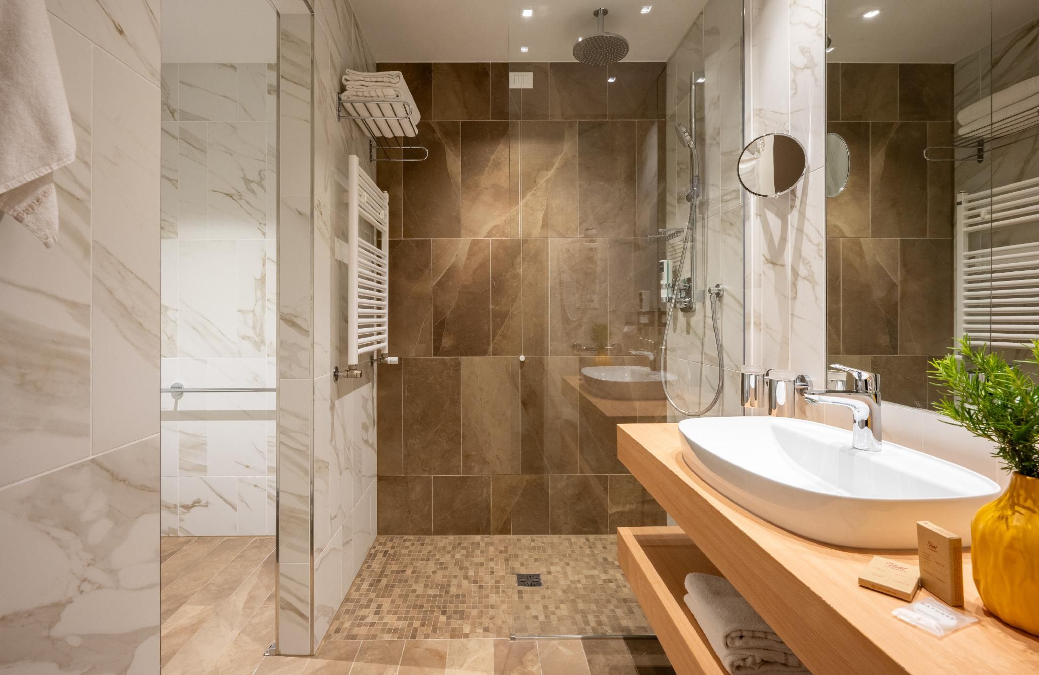 Leonardo Hotel Lago di Garda – Wellness and Spa Deluxe Double Room 3