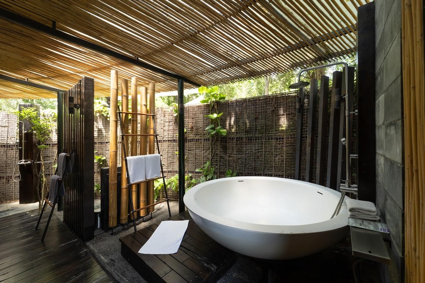 jacuzzi villa