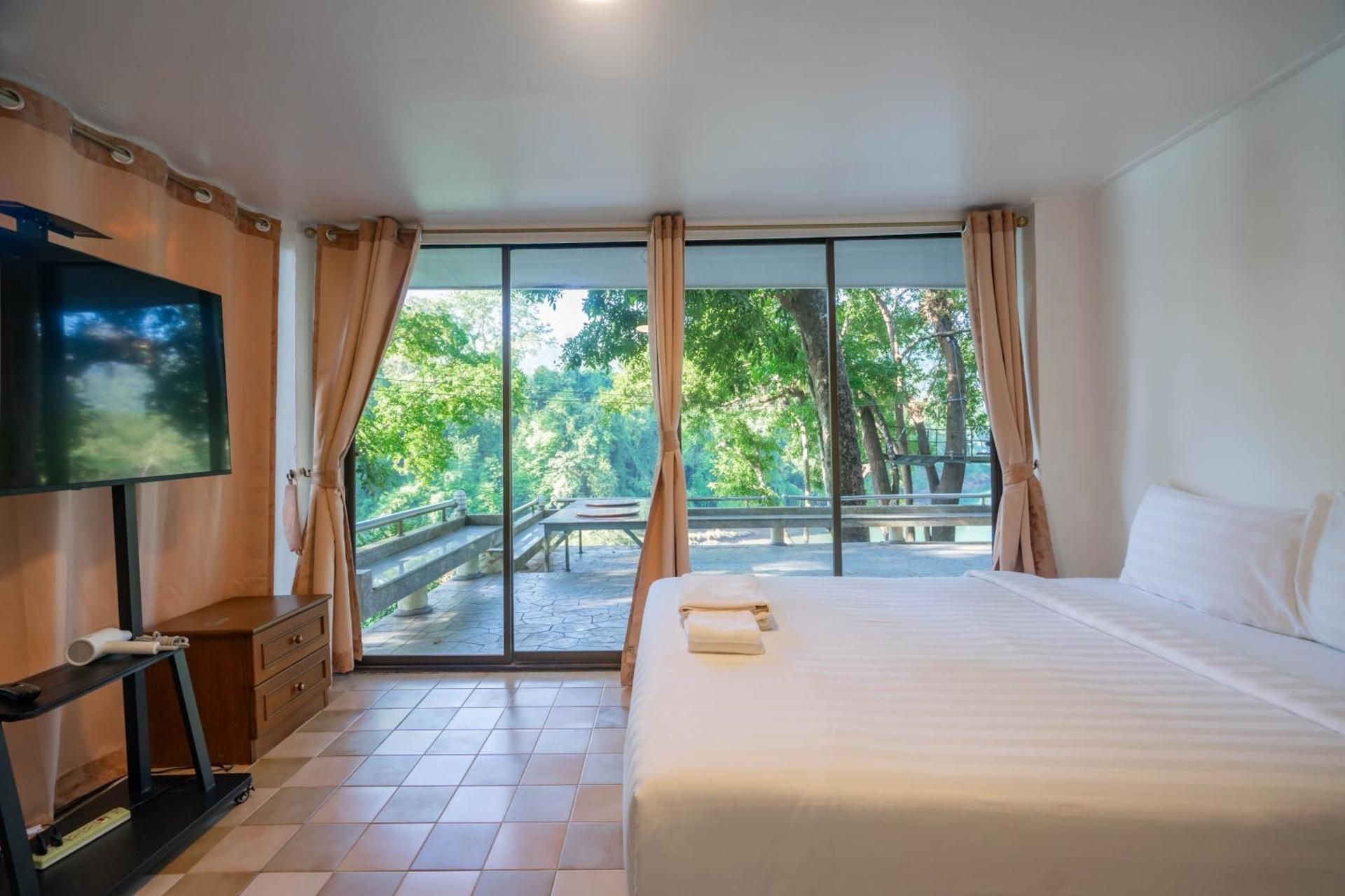 Queen Room with Balcony