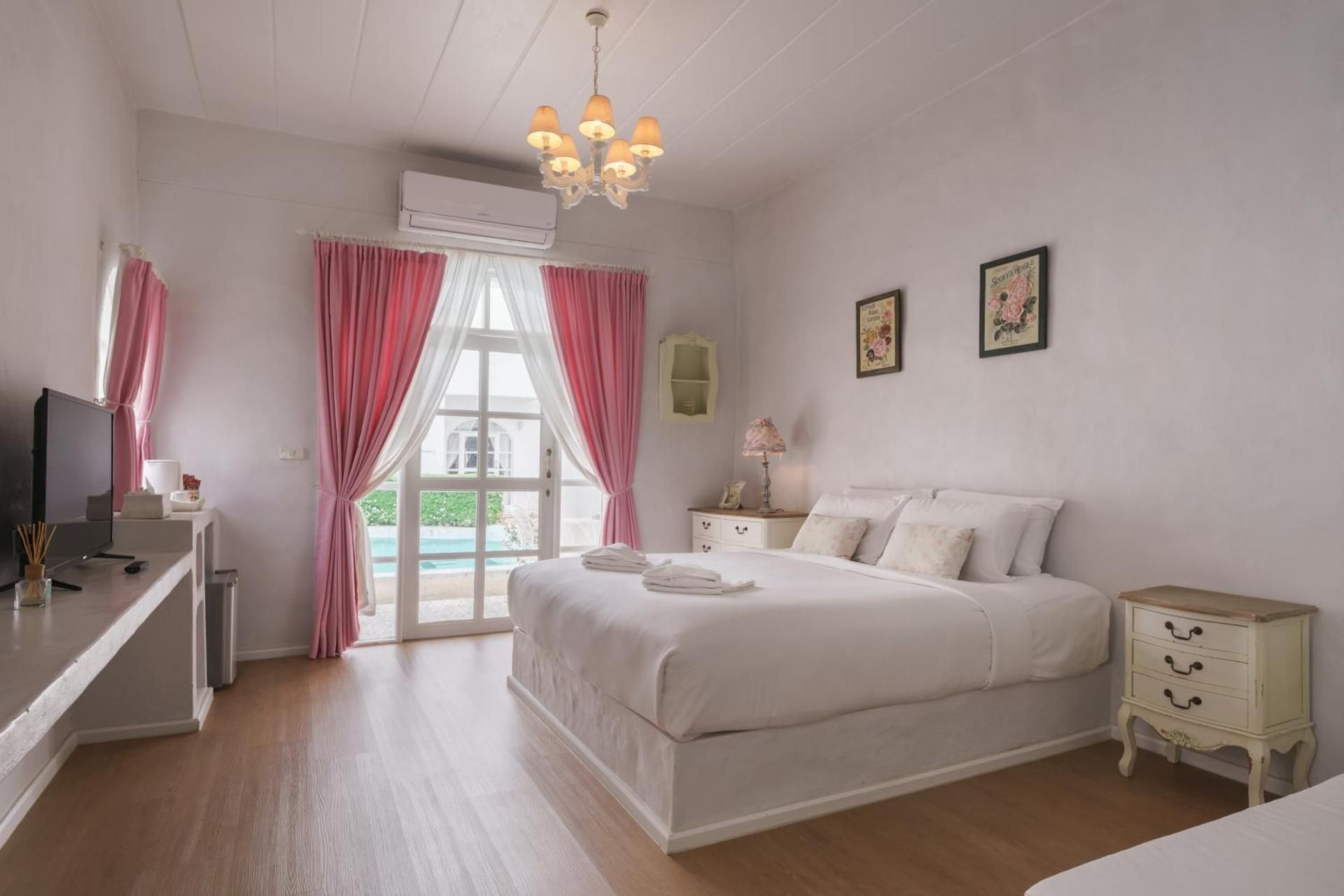 Pool Access - King bed