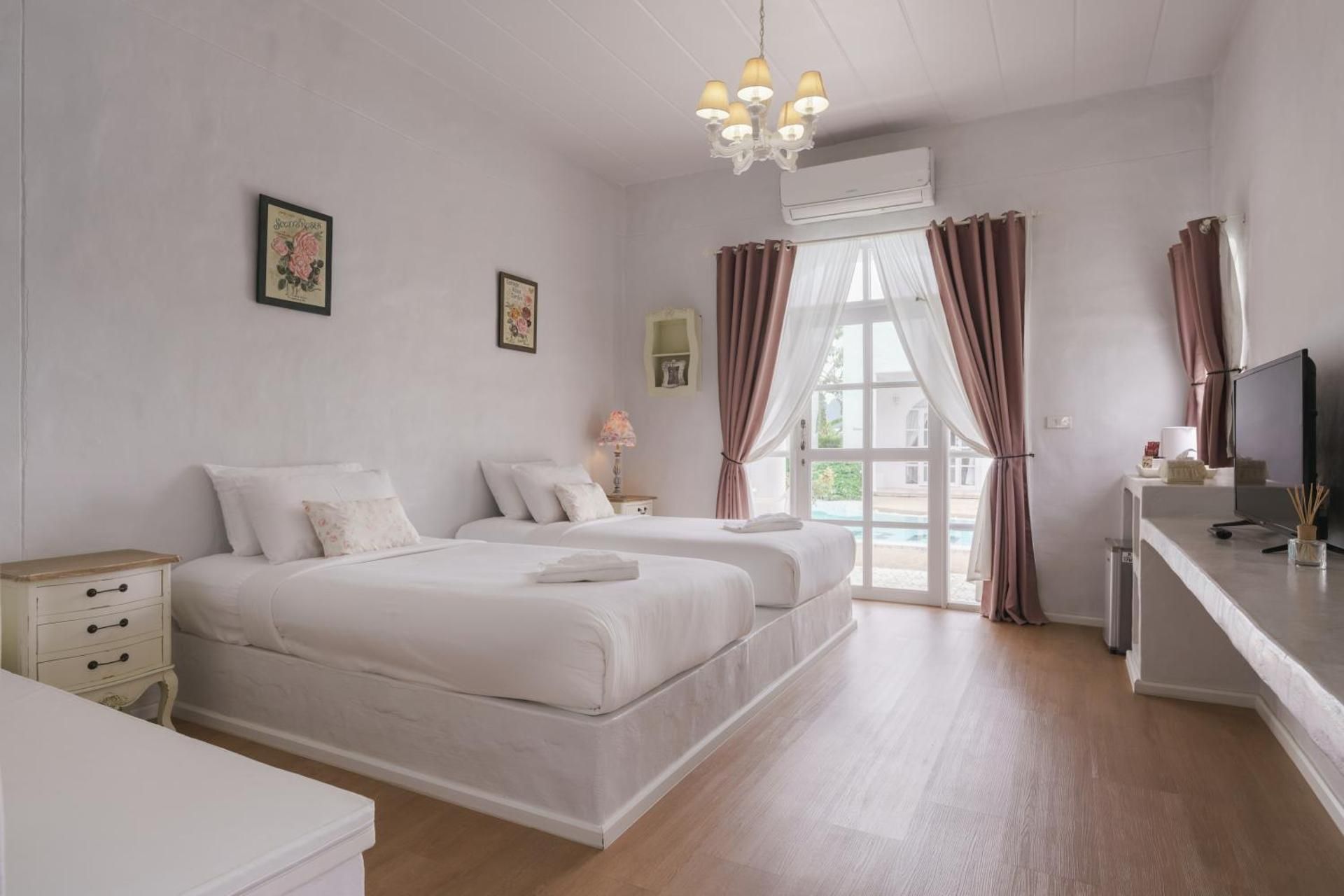 Twin Room with Pool View