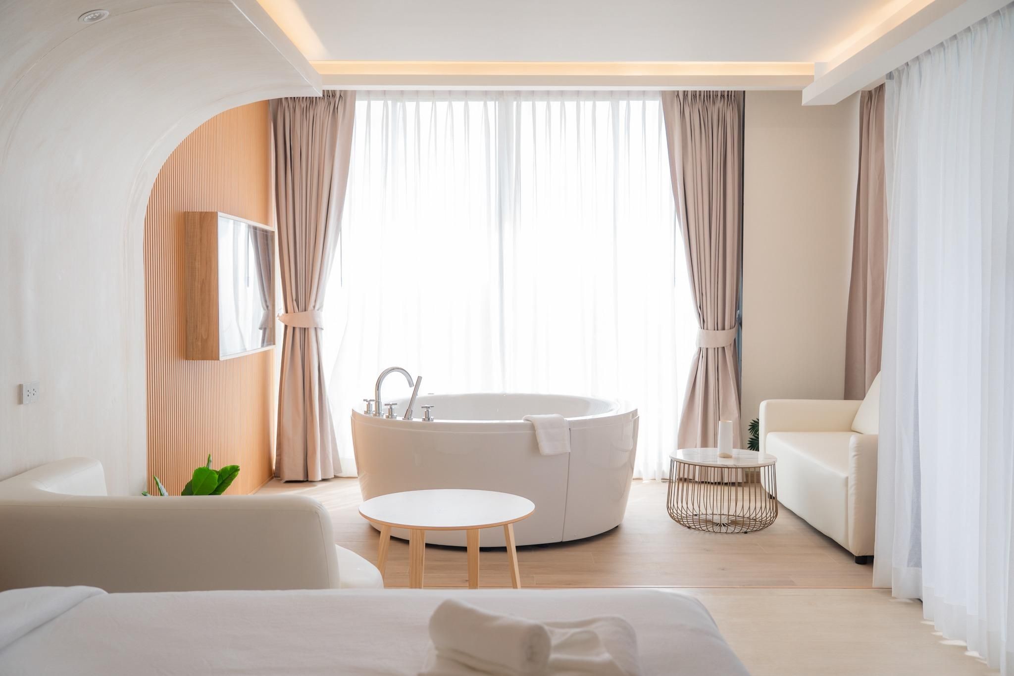 Royal Suite Room with Jacuzzi and Ganga View