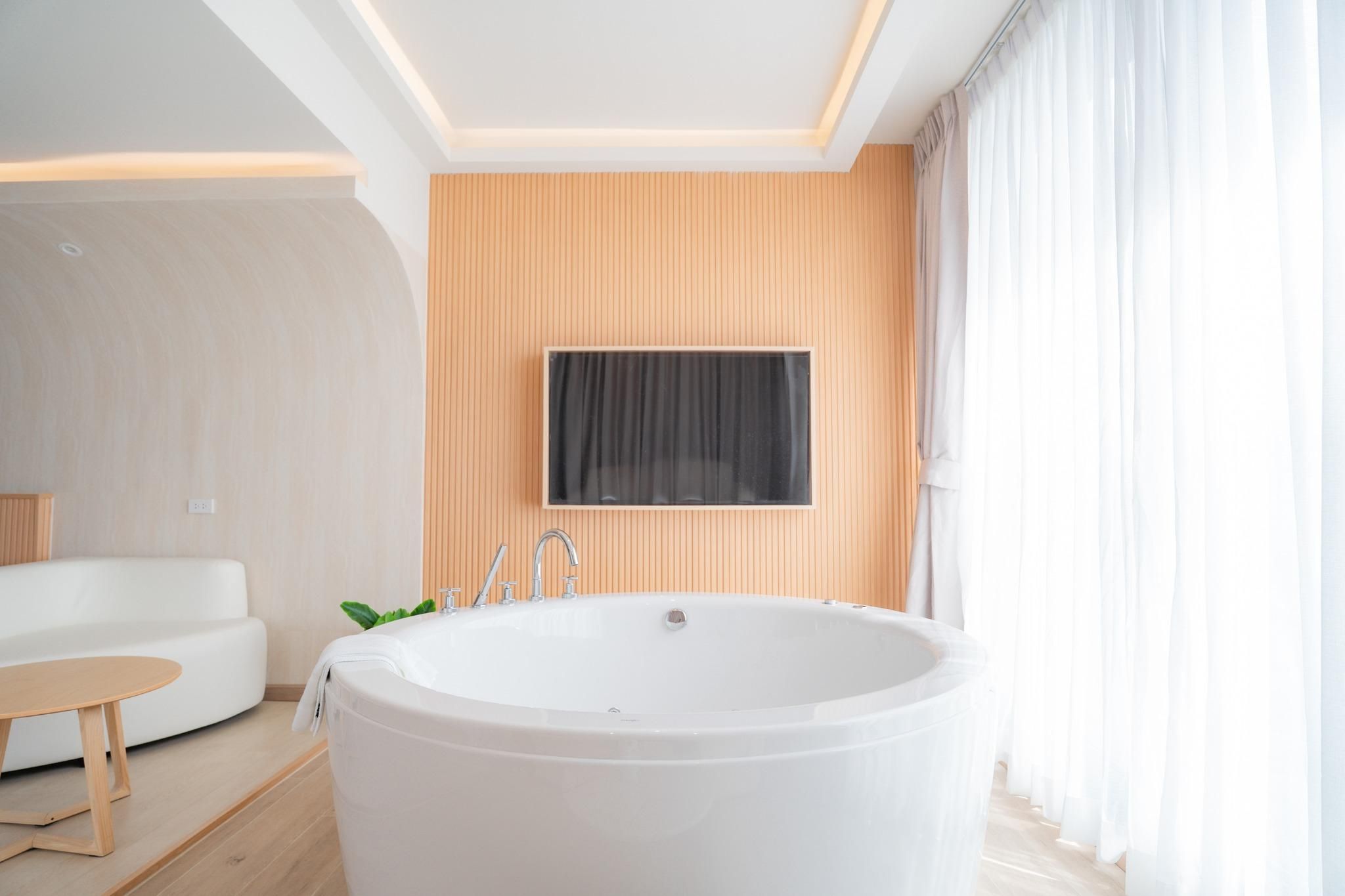 Royal Suite Room with Jacuzzi and Ganga View