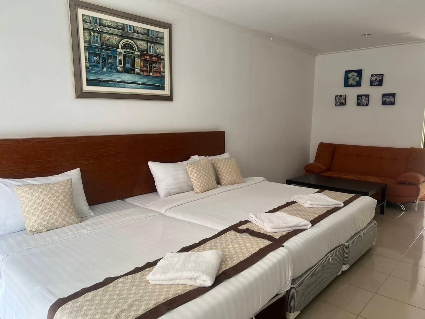 Deluxe - 1 King Bed
