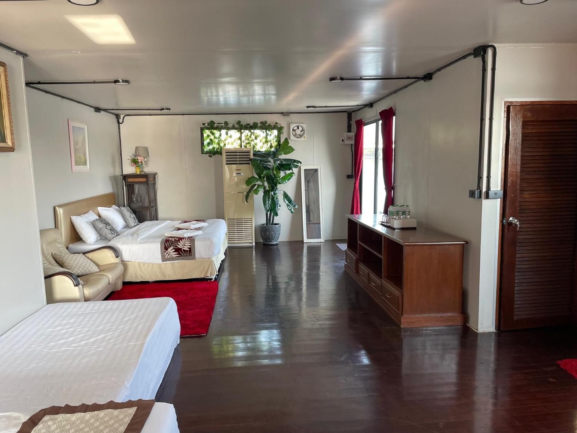 Family Raft Room