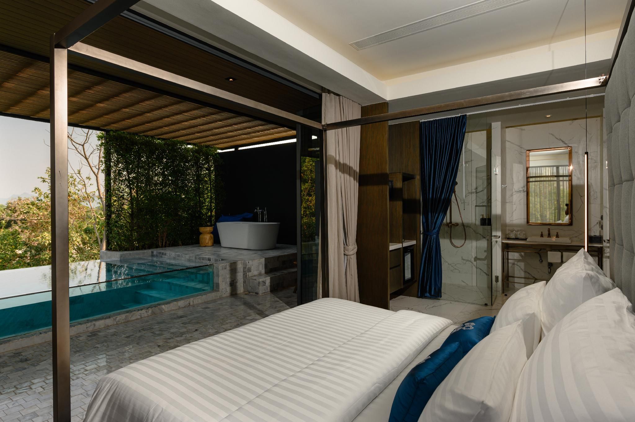 Pool Access - King bed 