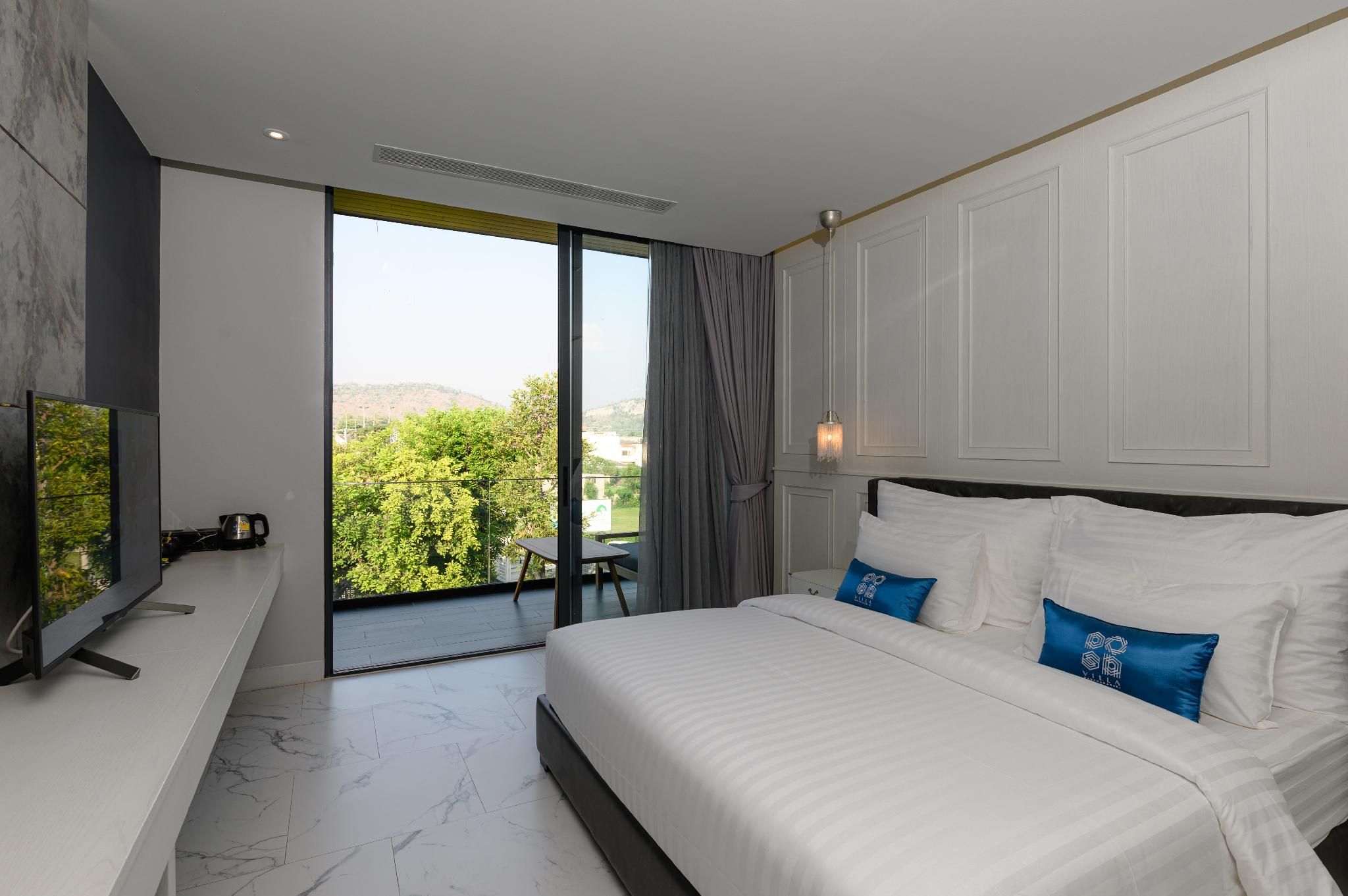 Deluxe Balcony Room
