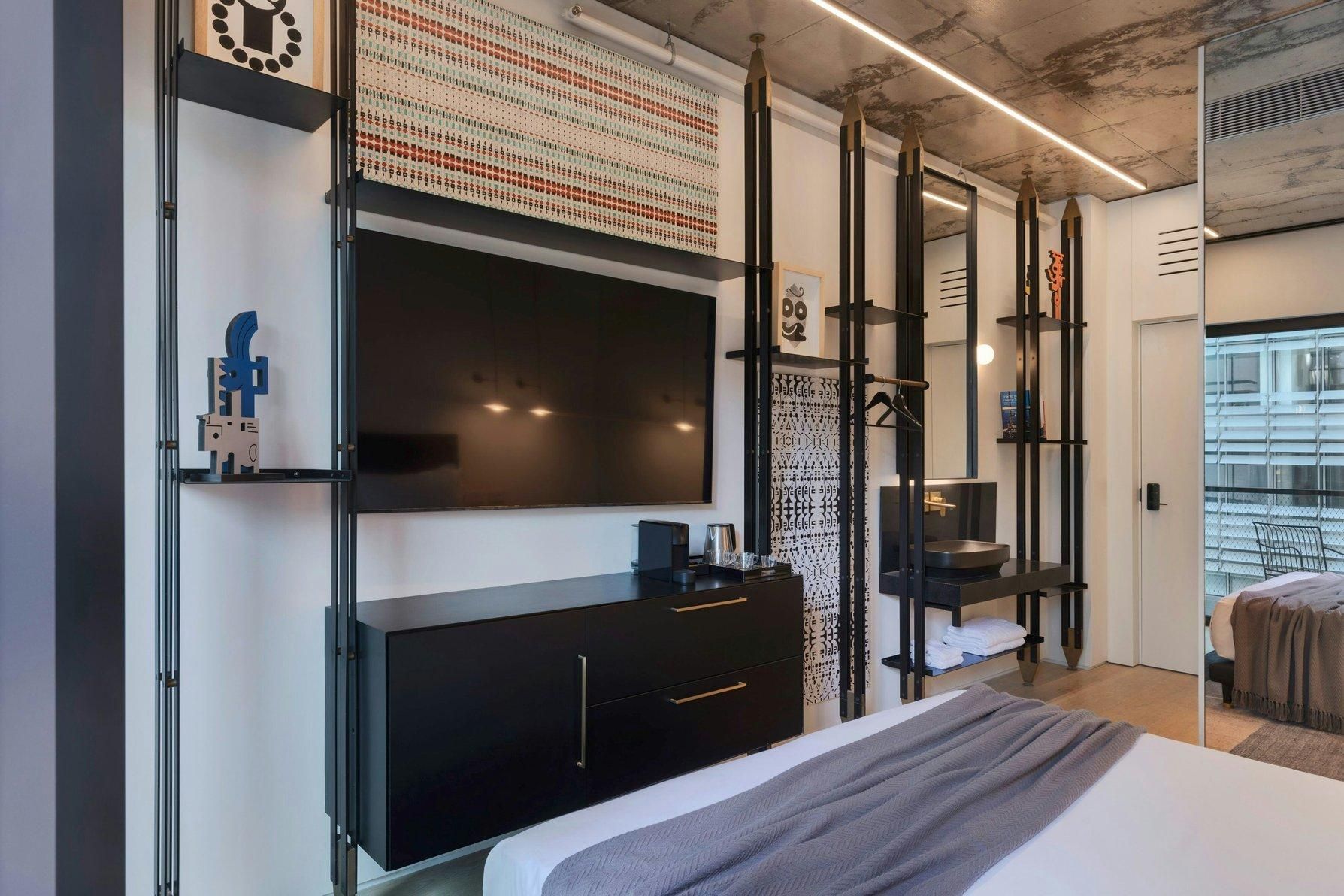 Gymnasia, Guest Room, 1 Queen, Balcony