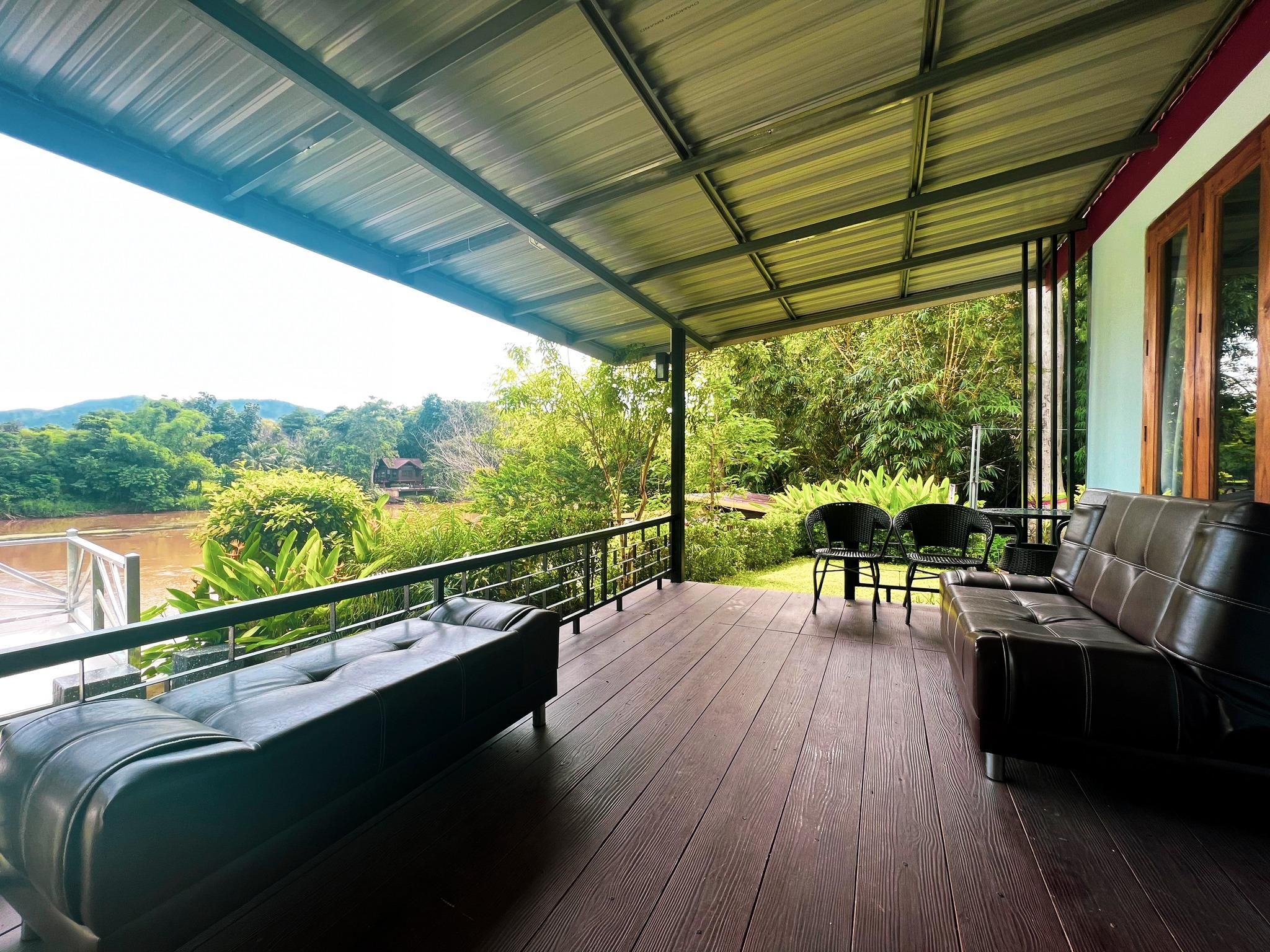 Double or Twin Vintage with River View