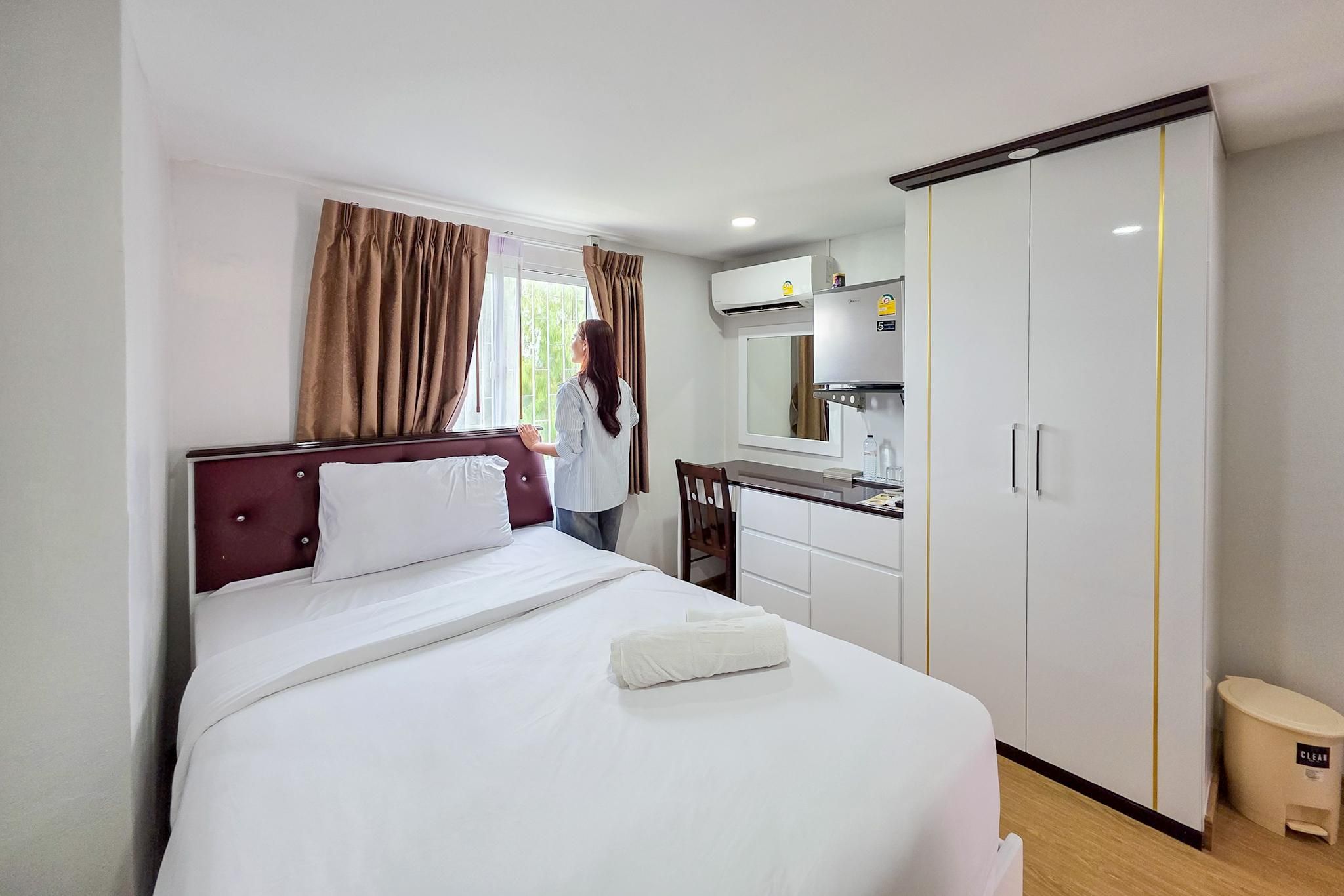 Single Room (Main Building)