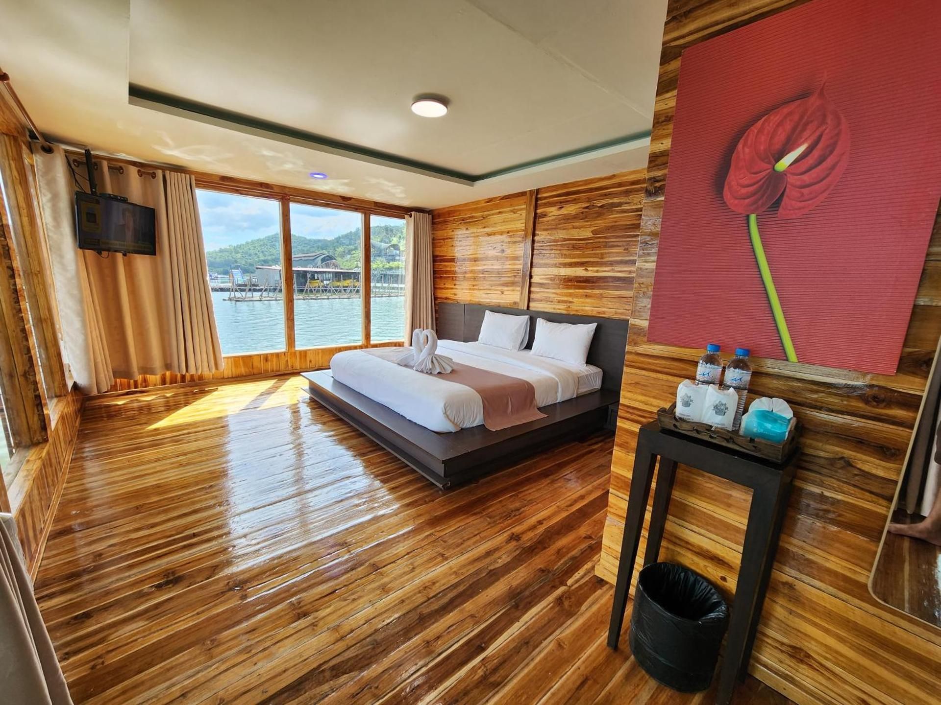 Suite with Terrace and Jacuzzi