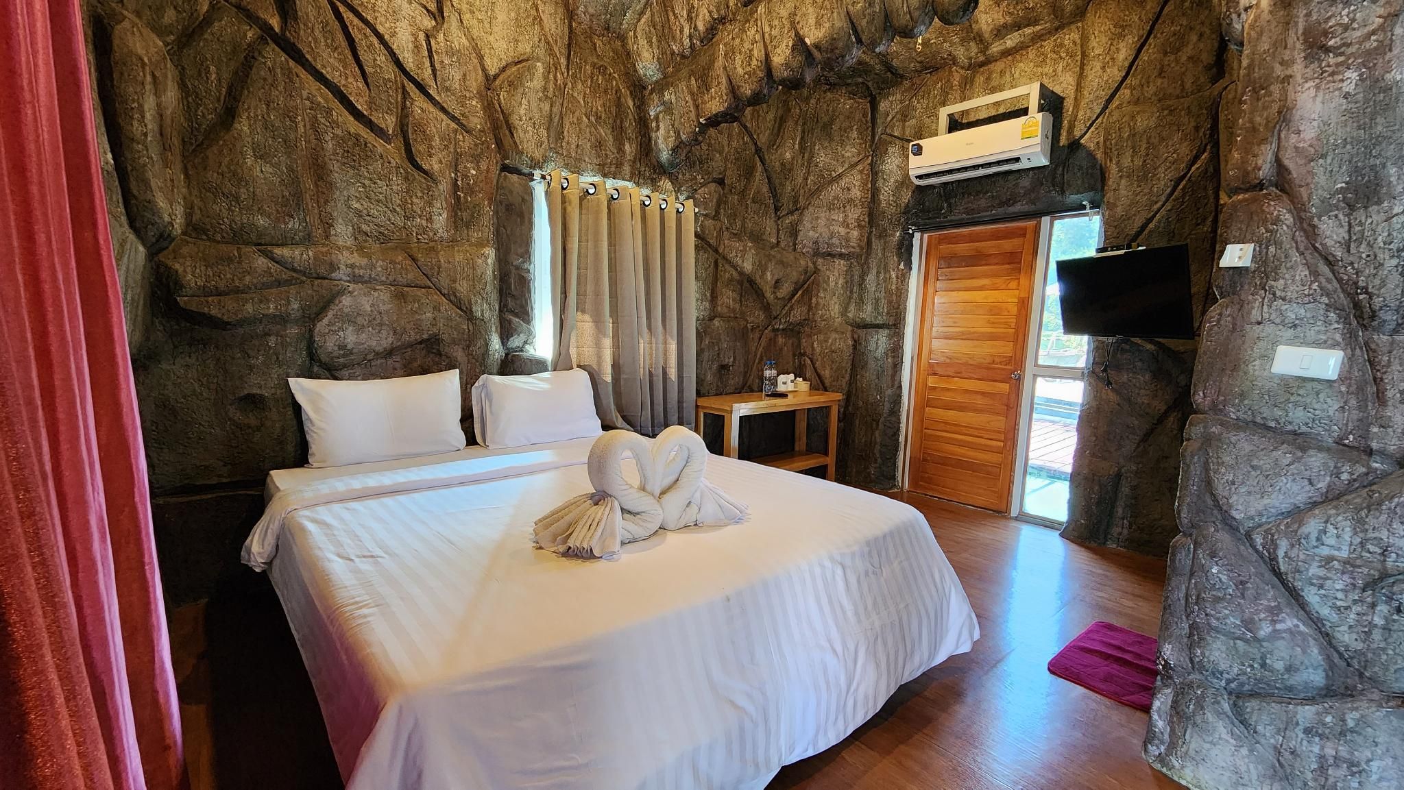 Deluxe Double with Bathtub