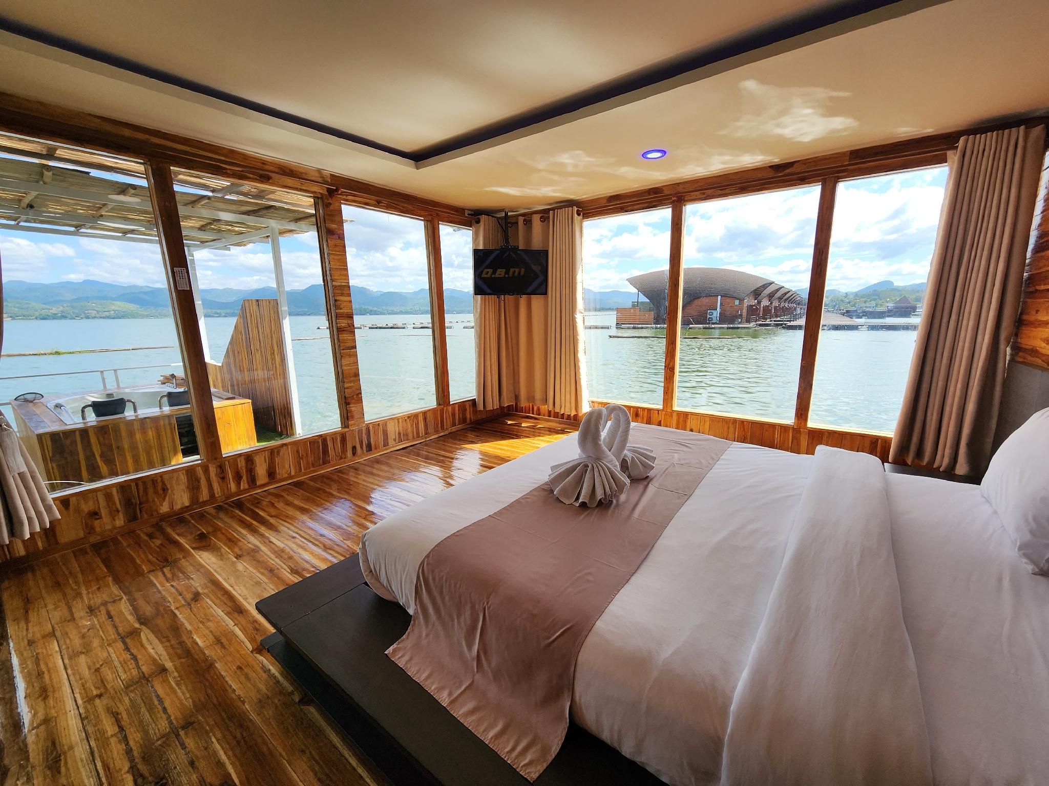Suite with Terrace and Jacuzzi