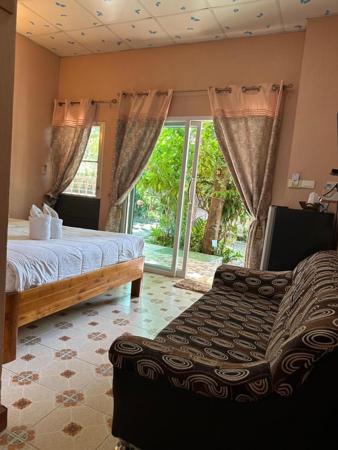 Queen Room with Garden View