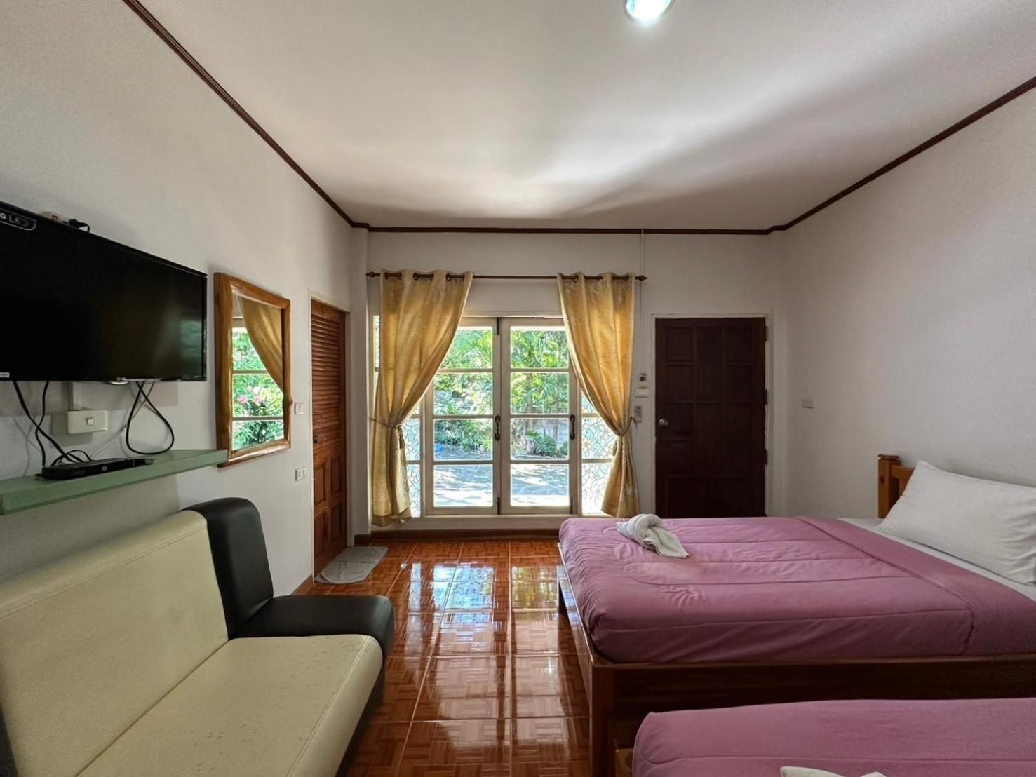 Standard Twin Room with Garden View