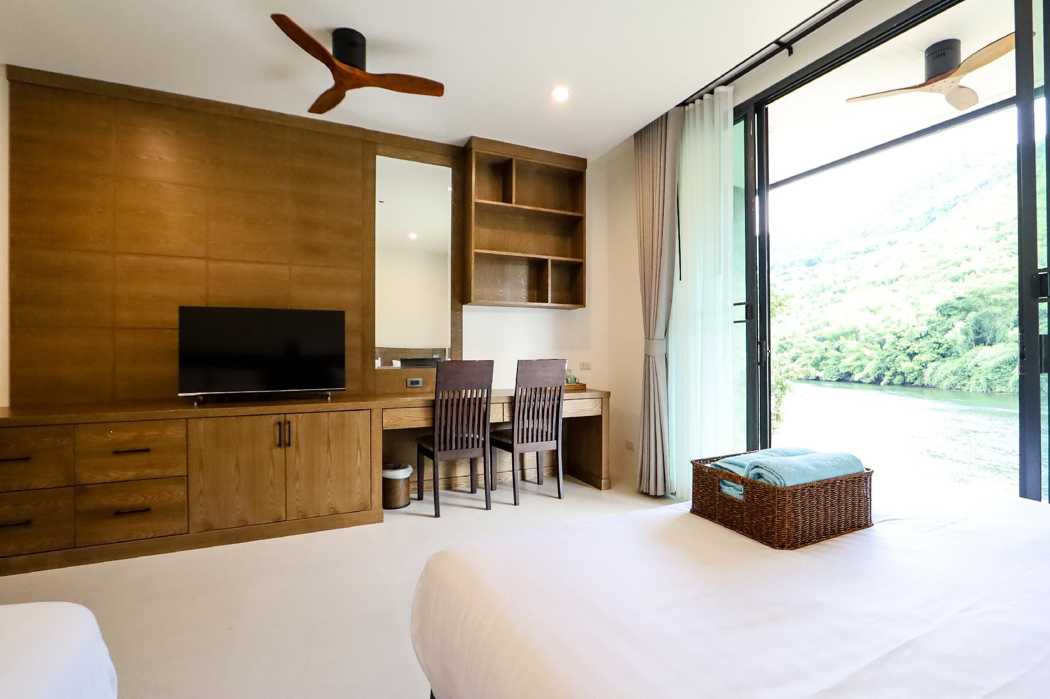 Deluxe 2 Bed Room