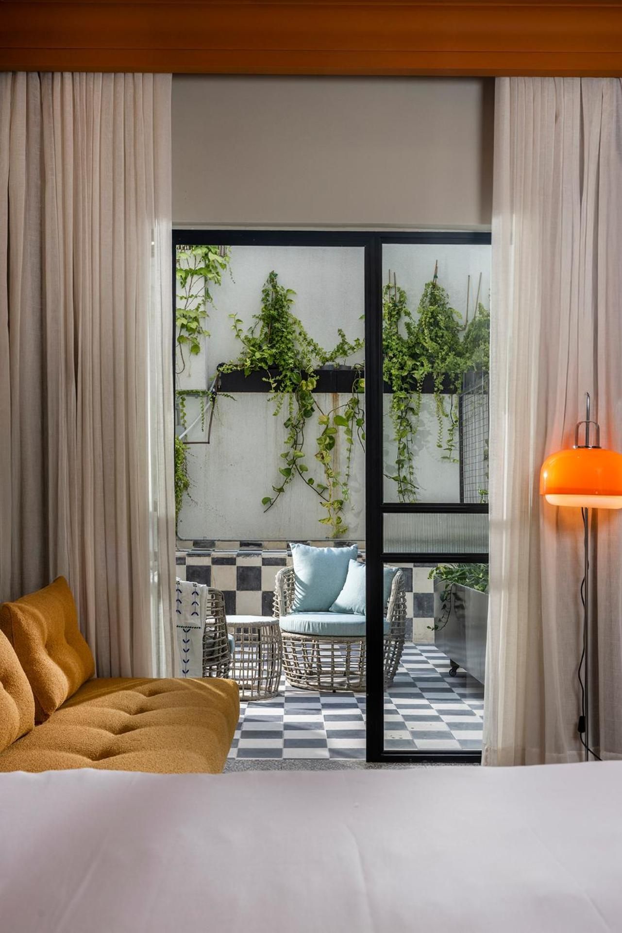 Family Room with Garden View