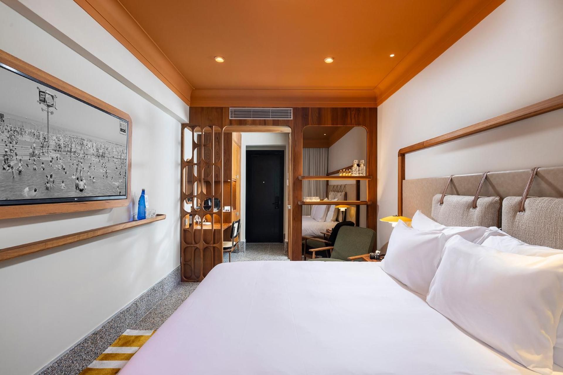 Deluxe Double or Twin Room with City View