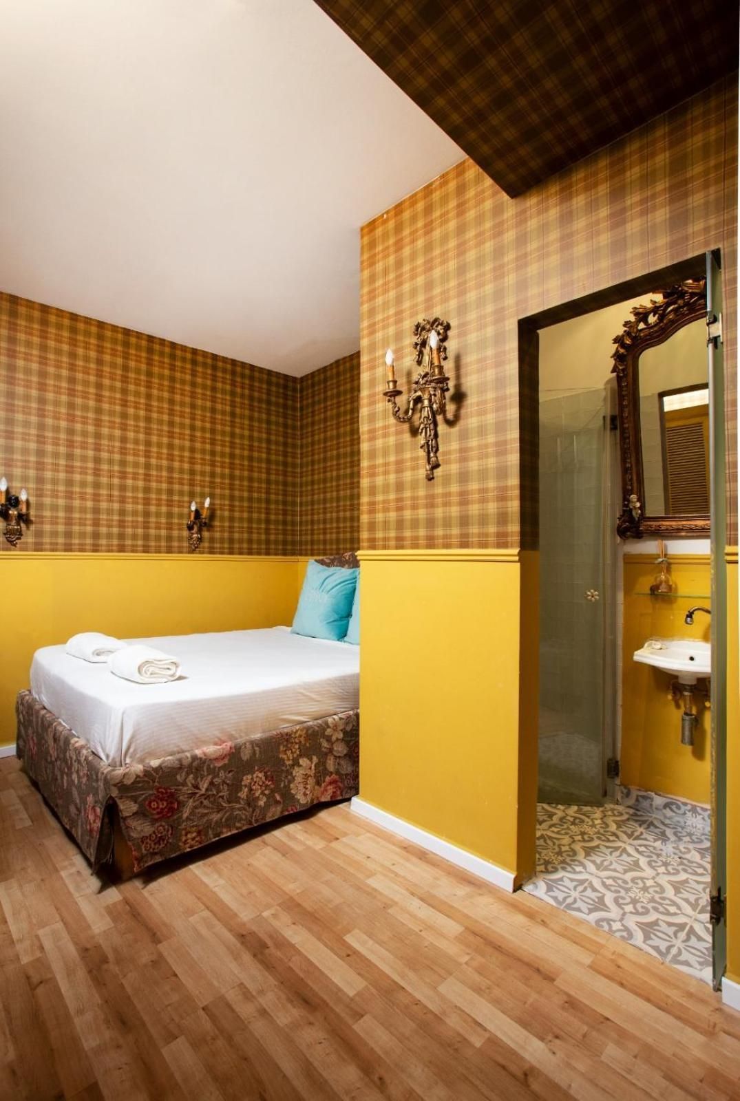 Classic Double Room with Internal Window 