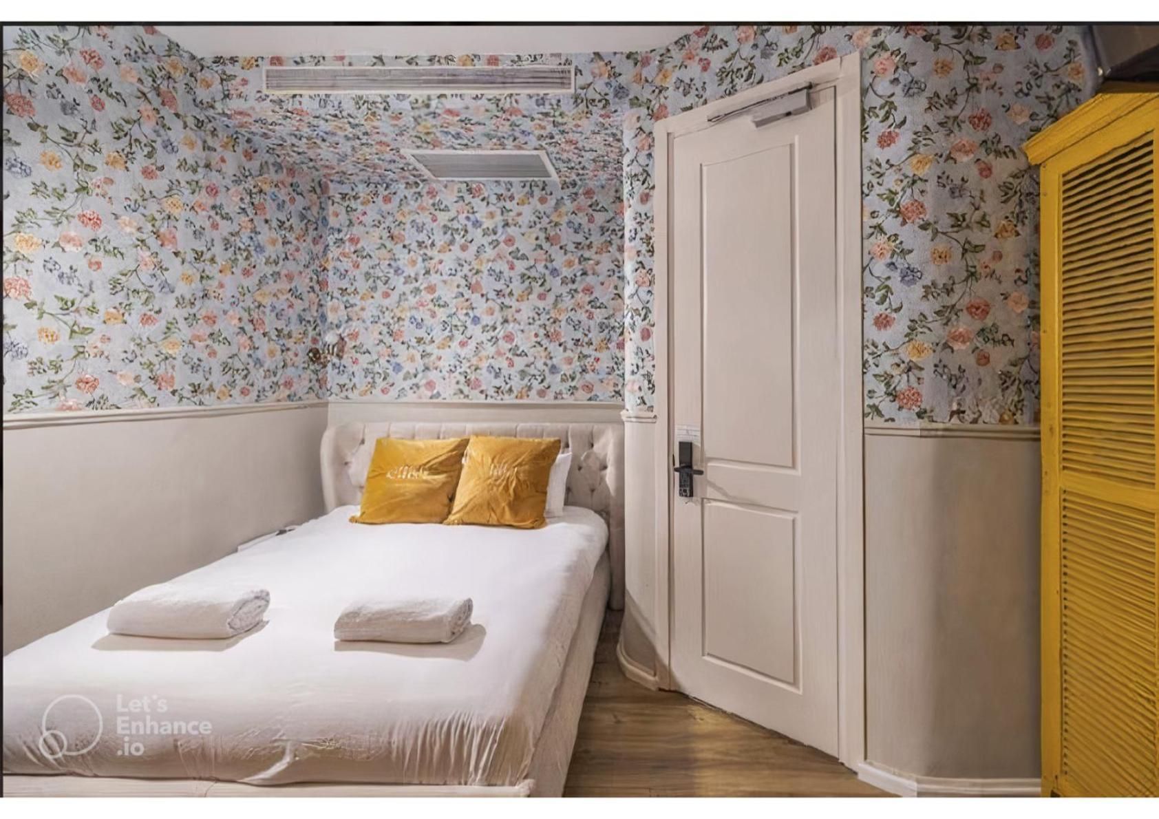 Classic Double Room with Internal Window	