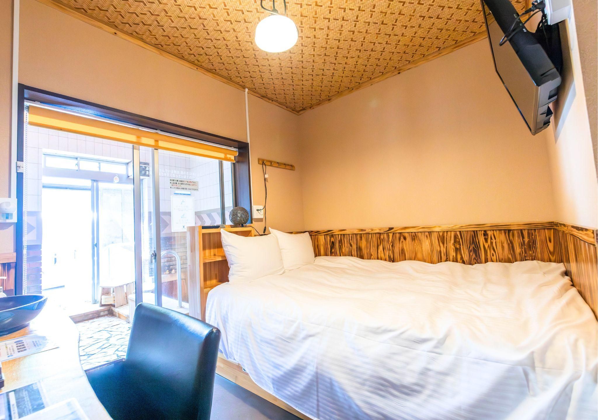 Double Room with Private Bathroom and Kitchenette